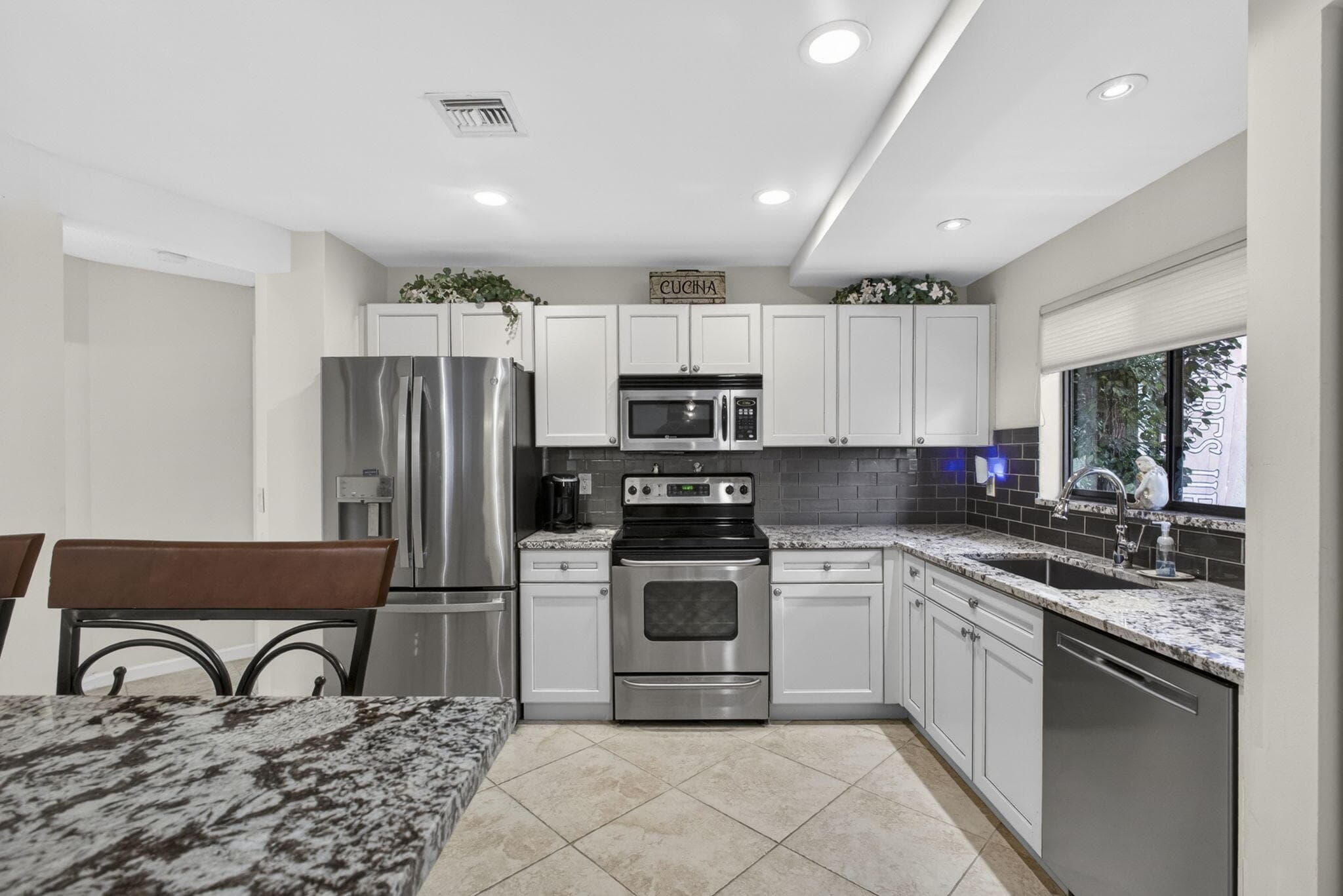 23 Lexington Lane W B, Palm Beach Gardens, FL 33418 — photo 5 of 44