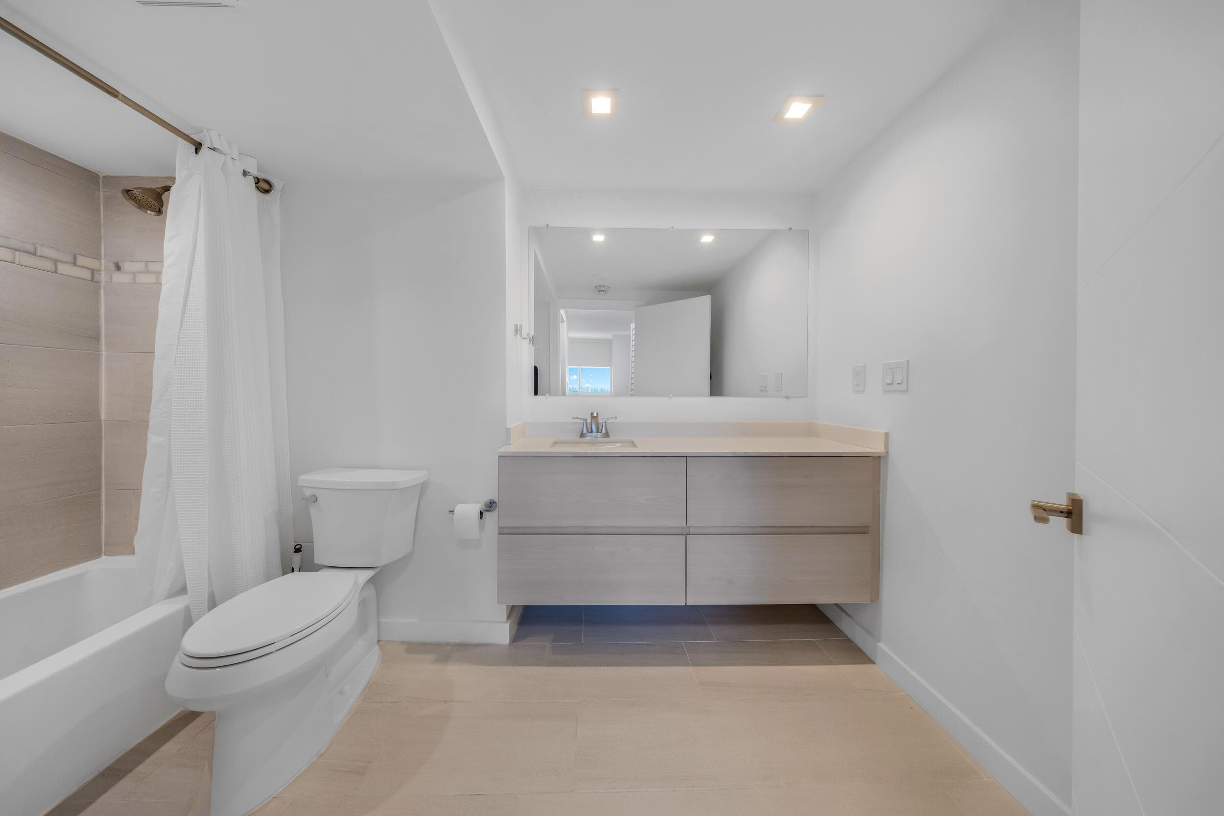 300 Bayview Drive 1614, Sunny Isles Beach, FL 33160 — photo 24 of 31
