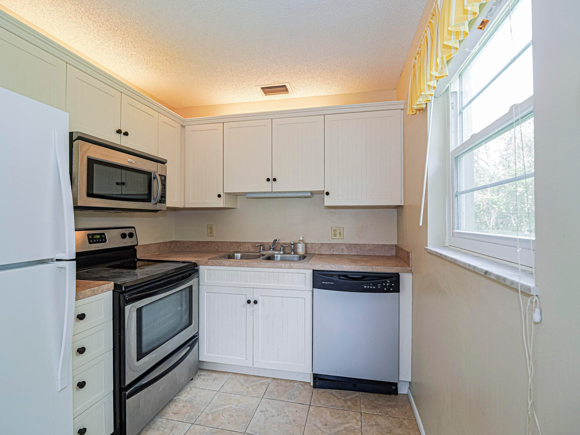 4 Vista Palm Lane 105, Vero Beach, FL 32962 — photo 10 of 36