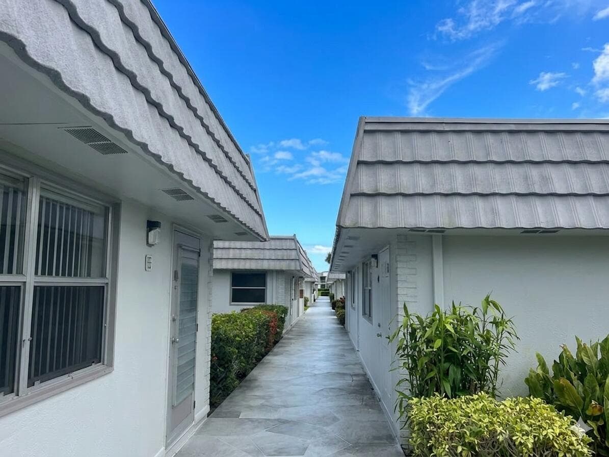 183 Valencia 183, Delray Beach, FL 33446 — photo 2 of 34