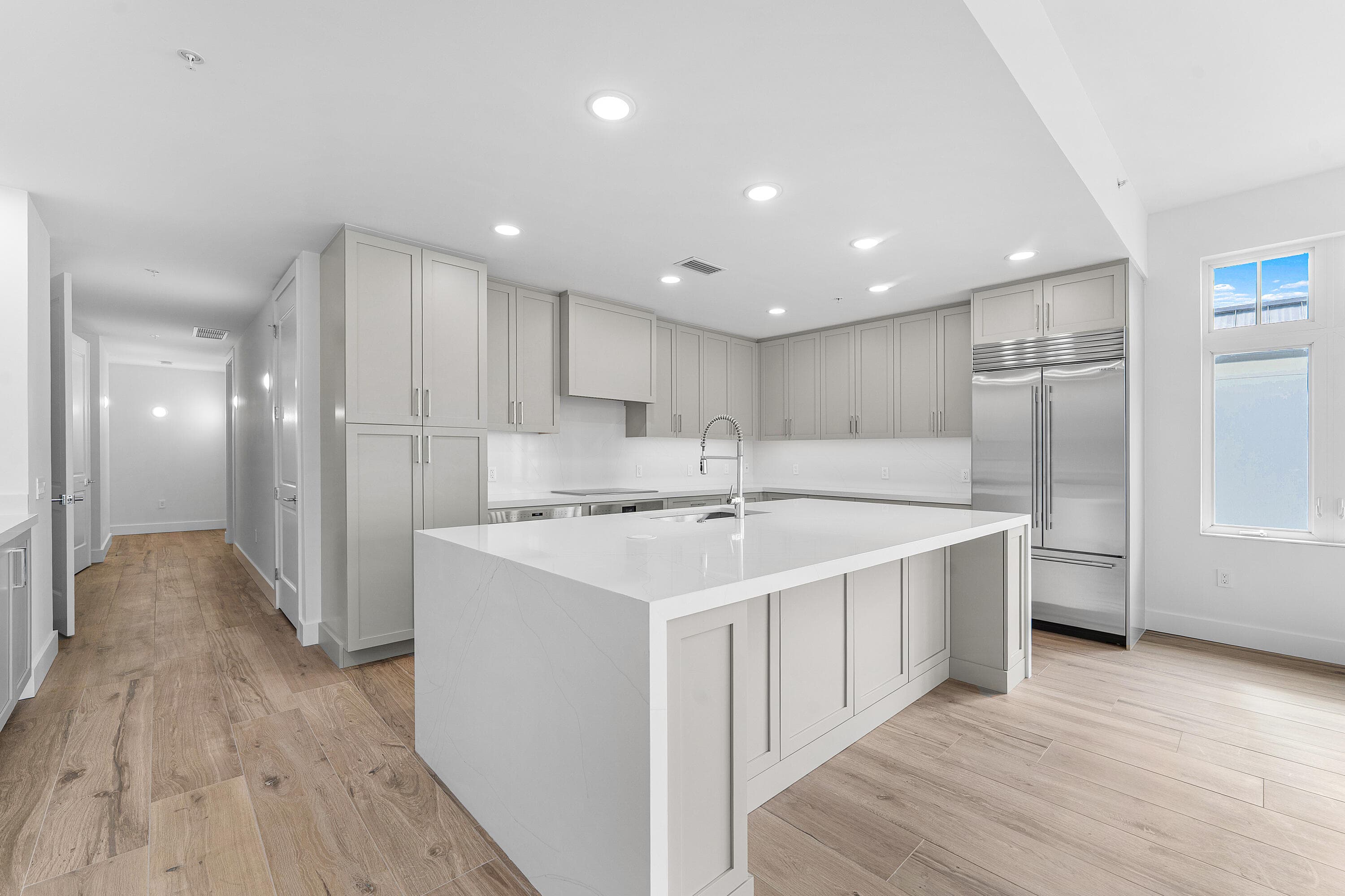 180 Lake Drive 2204, Palm Beach Shores, FL 33404 — photo 12 of 42