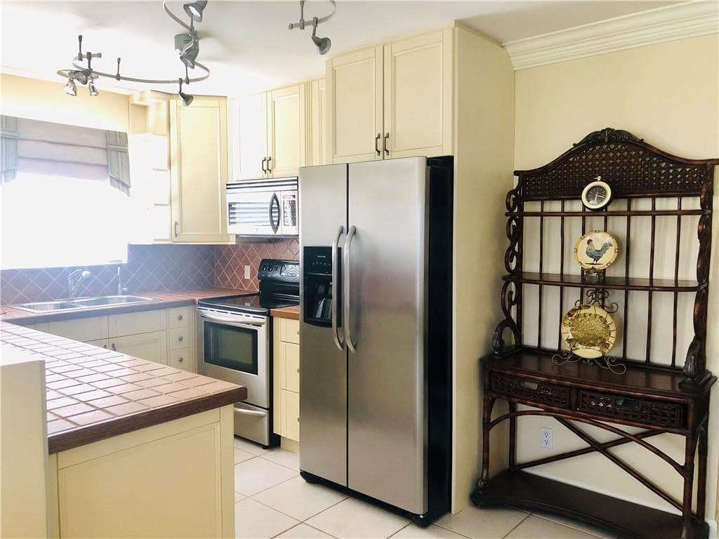 137 Farnham F 137, Deerfield Beach, FL 33442 — photo 36 of 105