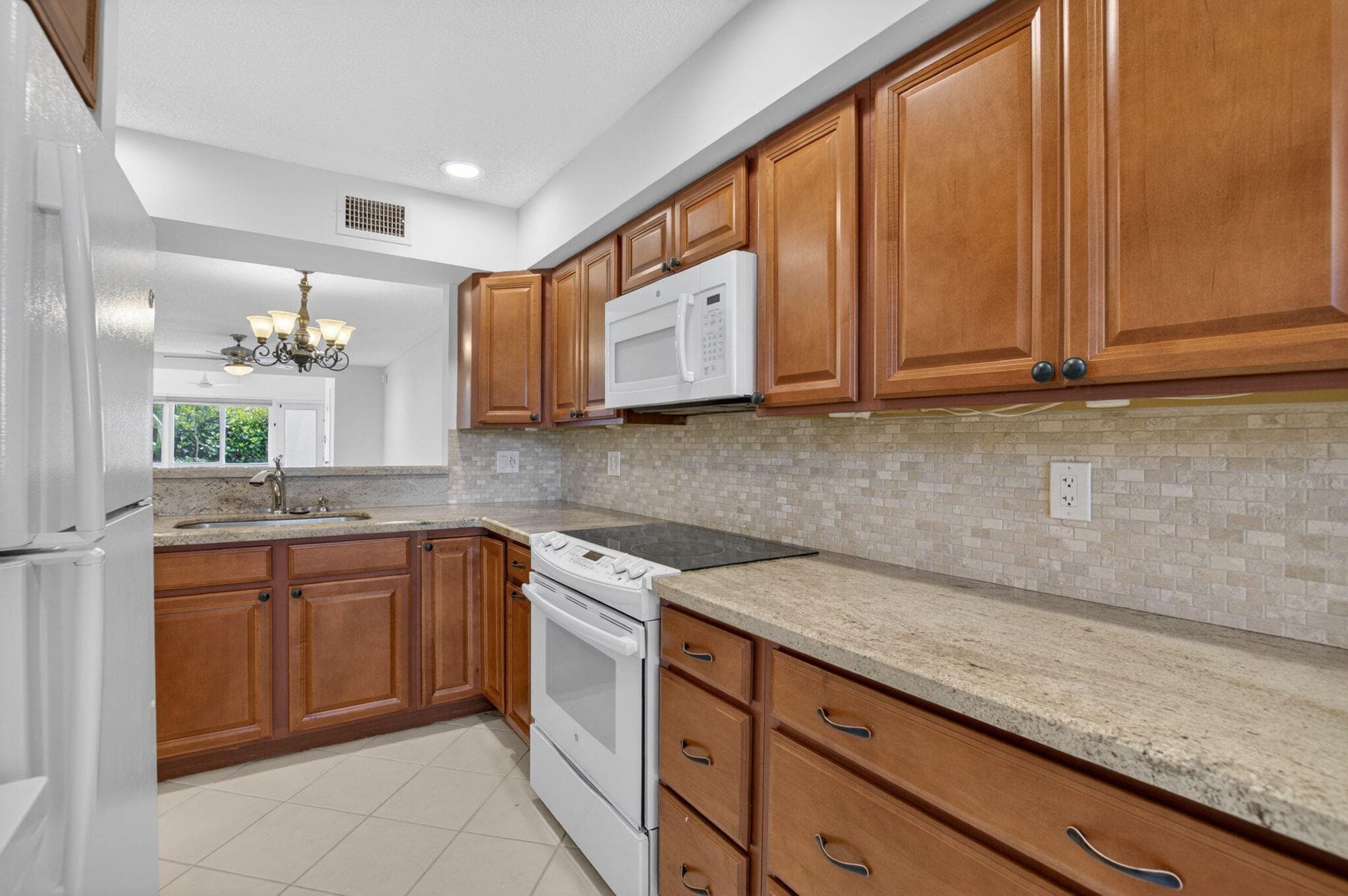 13886 Vía Flora A, Delray Beach, FL 33484 — photo 11 of 42