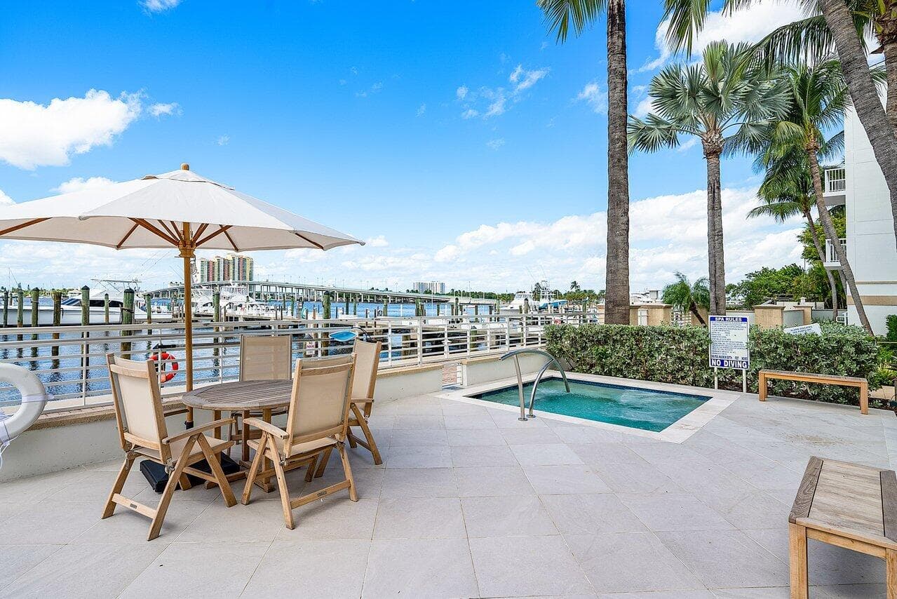 182 Lake Drive 5202, Palm Beach Shores, FL 33404 — photo 6 of 37
