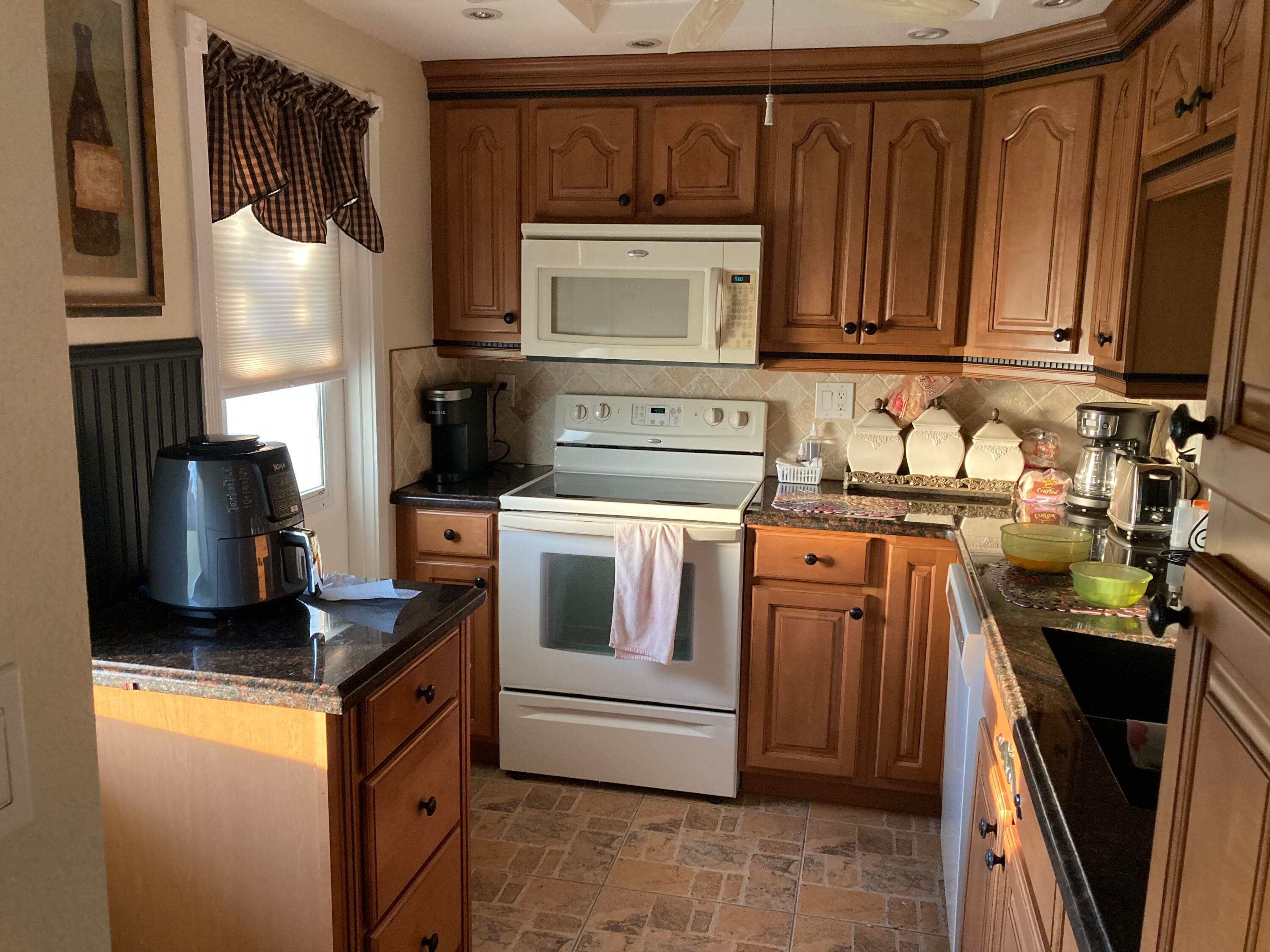 700 NE 14th Avenue NE 404, Hallandale Beach, FL 33009 — photo 31 of 43