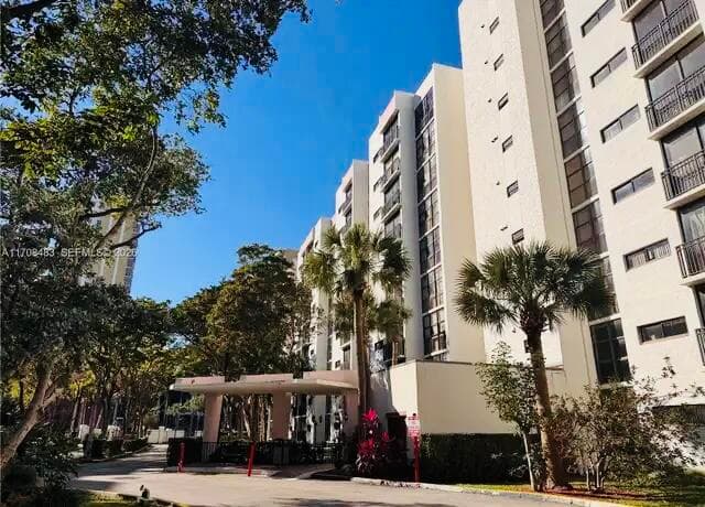 17011 N Bay Road 104, Sunny Isles Beach, FL 33160 — photo 2 of 27