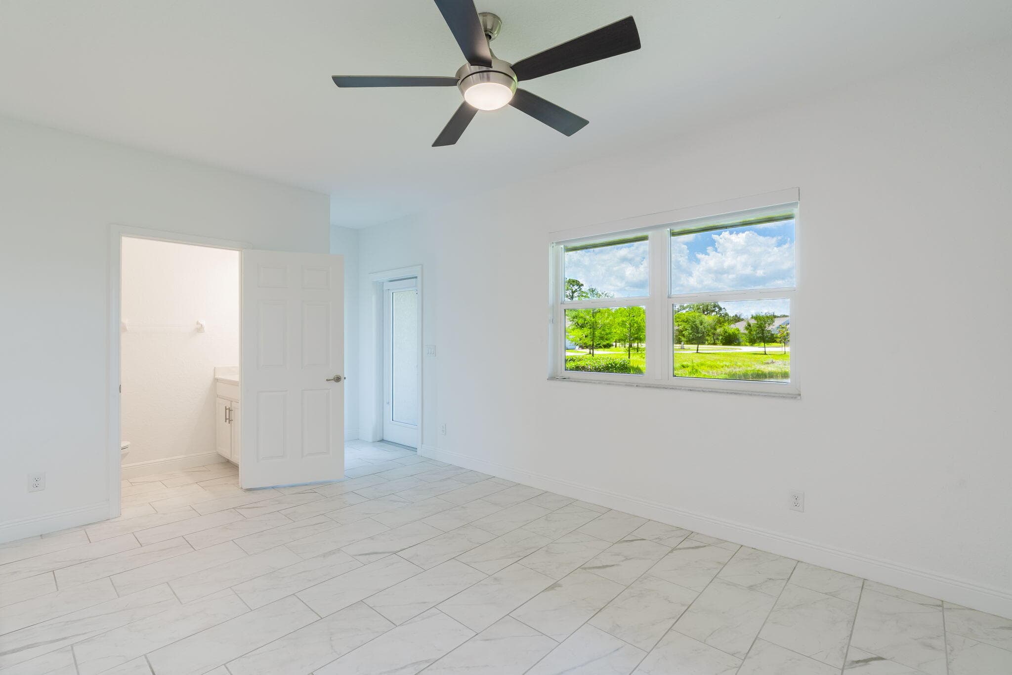696 NE Waters Edge Lane, Port St. Lucie, FL 34983 — photo 10 of 41