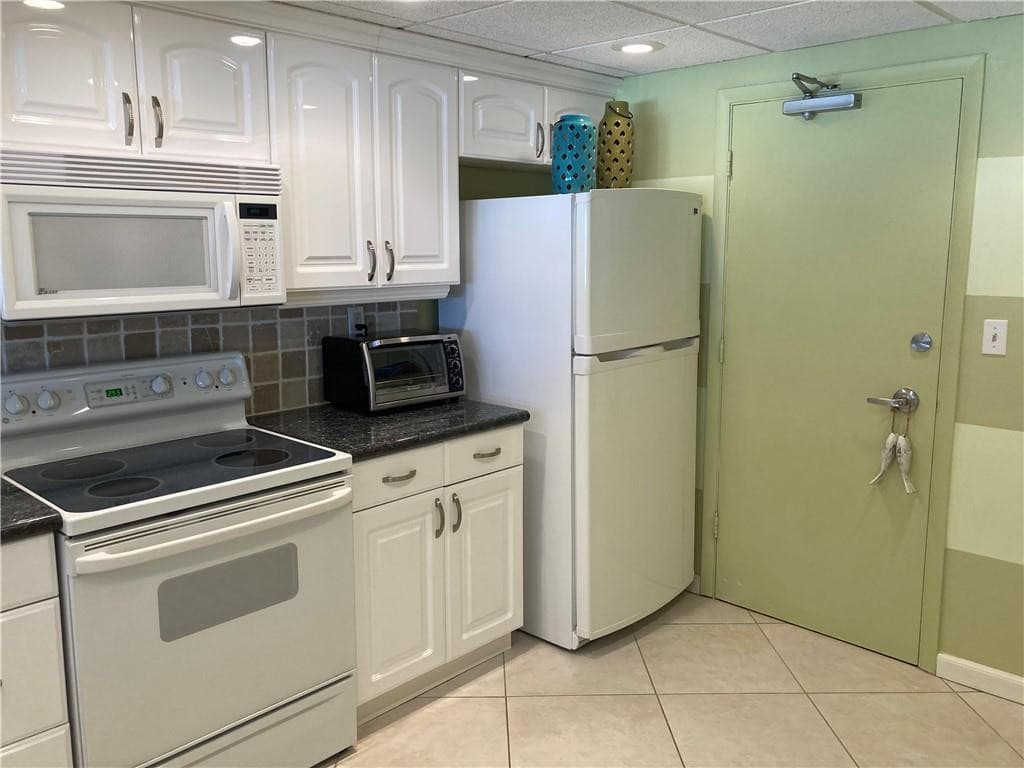 3750 Galt Ocean Drive 102, Fort Lauderdale, FL 33308 — photo 9 of 30