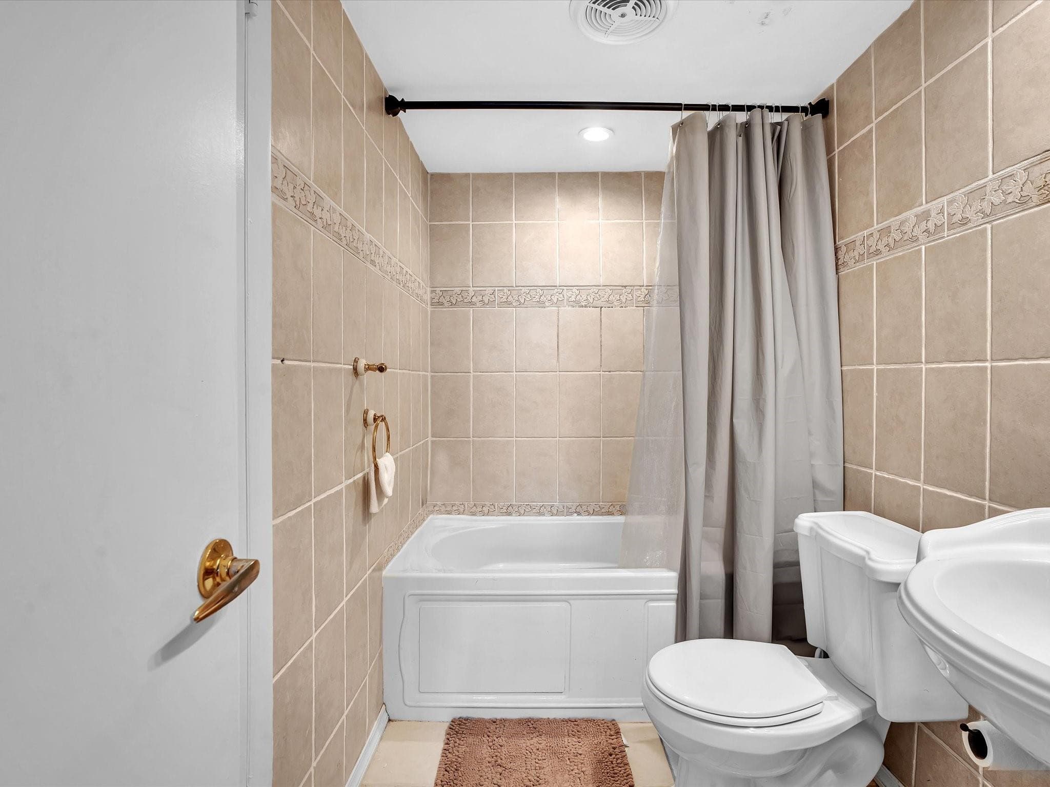 401 Golden Isles Drive 1007, Hallandale Beach, FL 33009 — photo 22 of 86