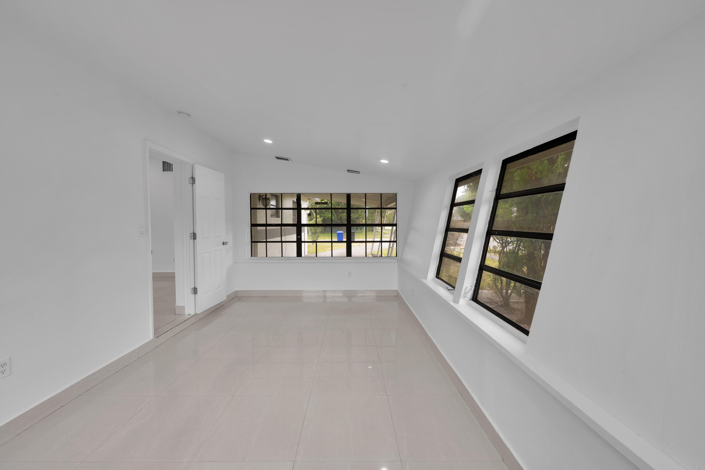 17551 NE 5th Avenue, North Miami Beach, FL 33162 — photo 19 of 29
