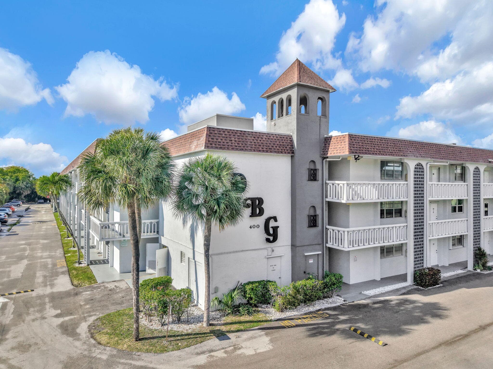 400 SE 10th Street 303, Deerfield Beach, FL 33441 — photo 2 of 34