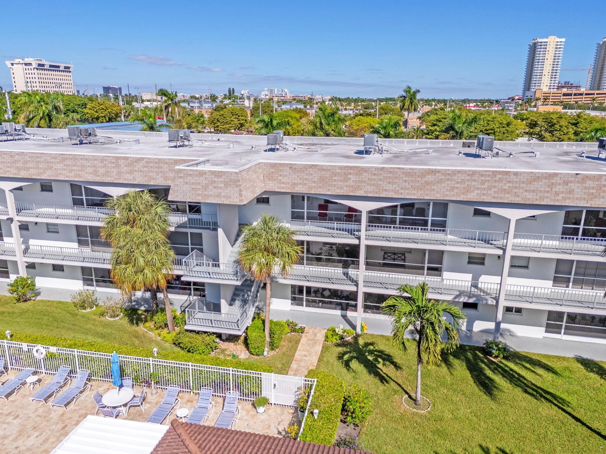 581 Blue Heron Drive 317-b, Hallandale Beach, FL 33009 — photo 31 of 49