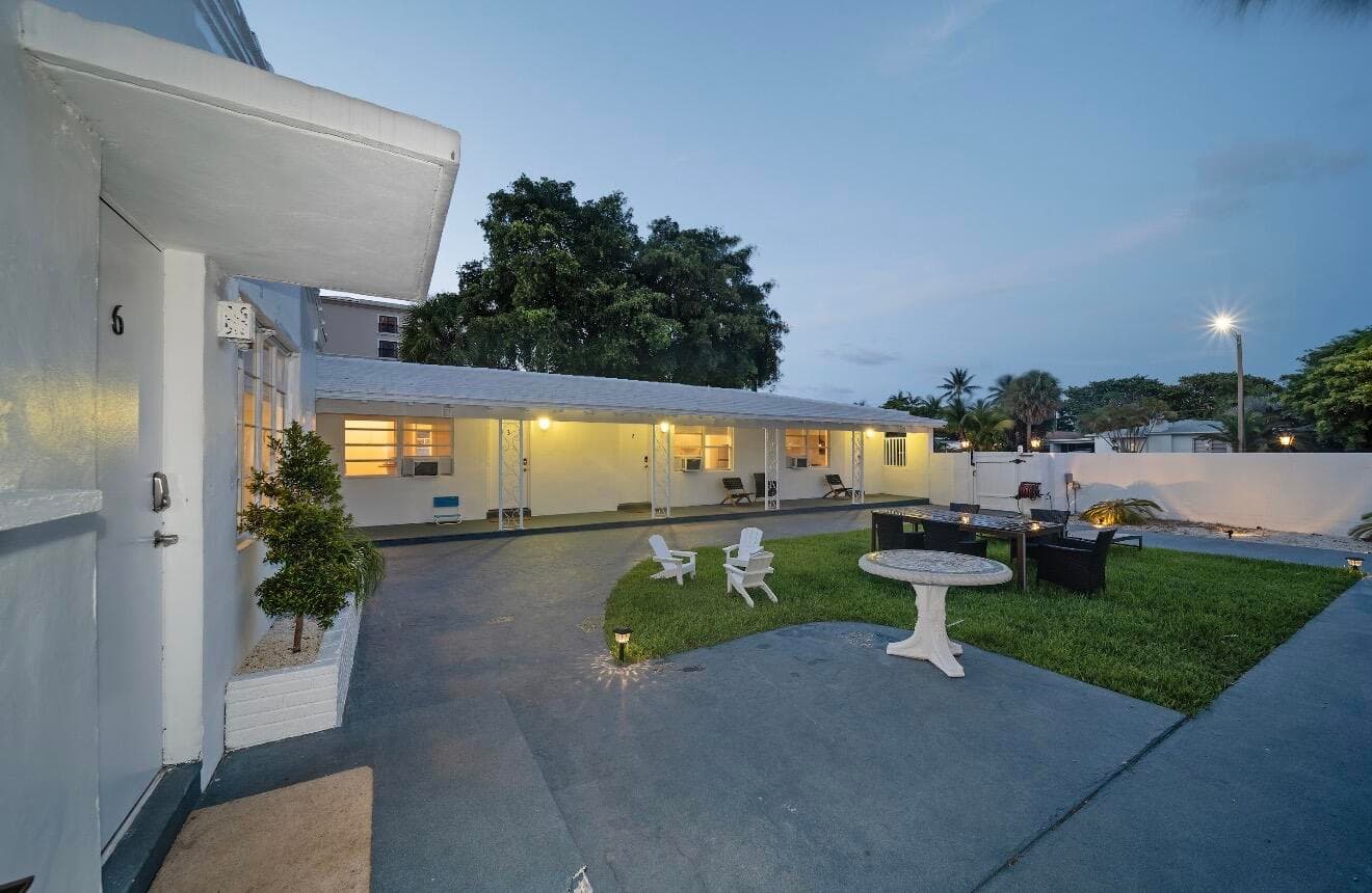 2307 N Ocean Boulevard 2, Fort Lauderdale, FL 33305 — photo 1 of 7