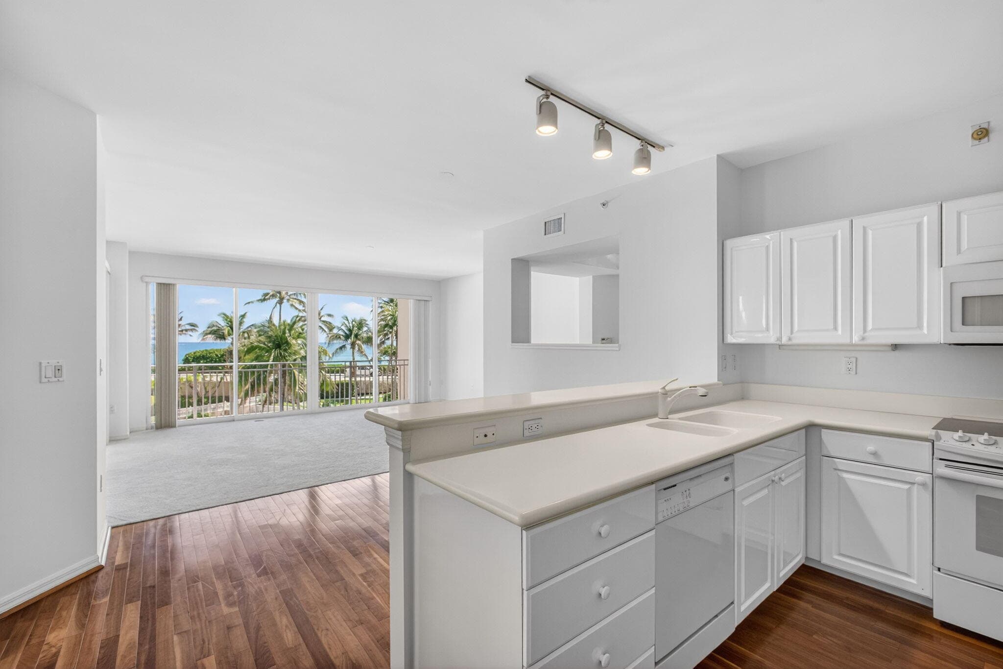 1660 S Highway A1a (plus Deeded Sep. Guest Quarters) 222, Jupiter, FL 33477 — photo 8 of 31