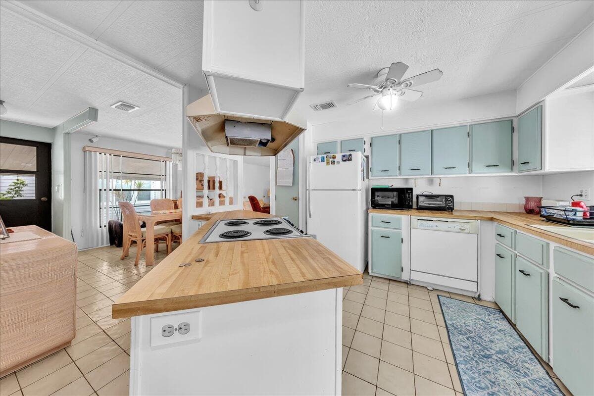 252 NW 53rd Court, Deerfield Beach, FL 33064 — photo 18 of 46