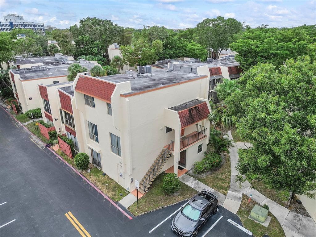 301 N Pine Island Road 107, Plantation, FL 33324 — photo 1 of 28