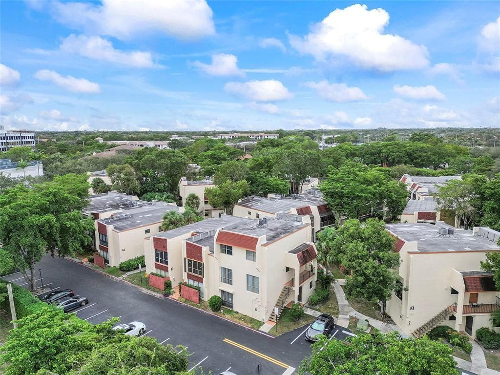 301 N Pine Island Road 107, Plantation, FL 33324 — photo 7 of 28
