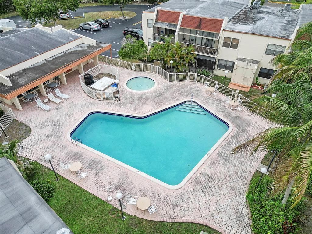 301 N Pine Island Road 107, Plantation, FL 33324 — photo 10 of 28
