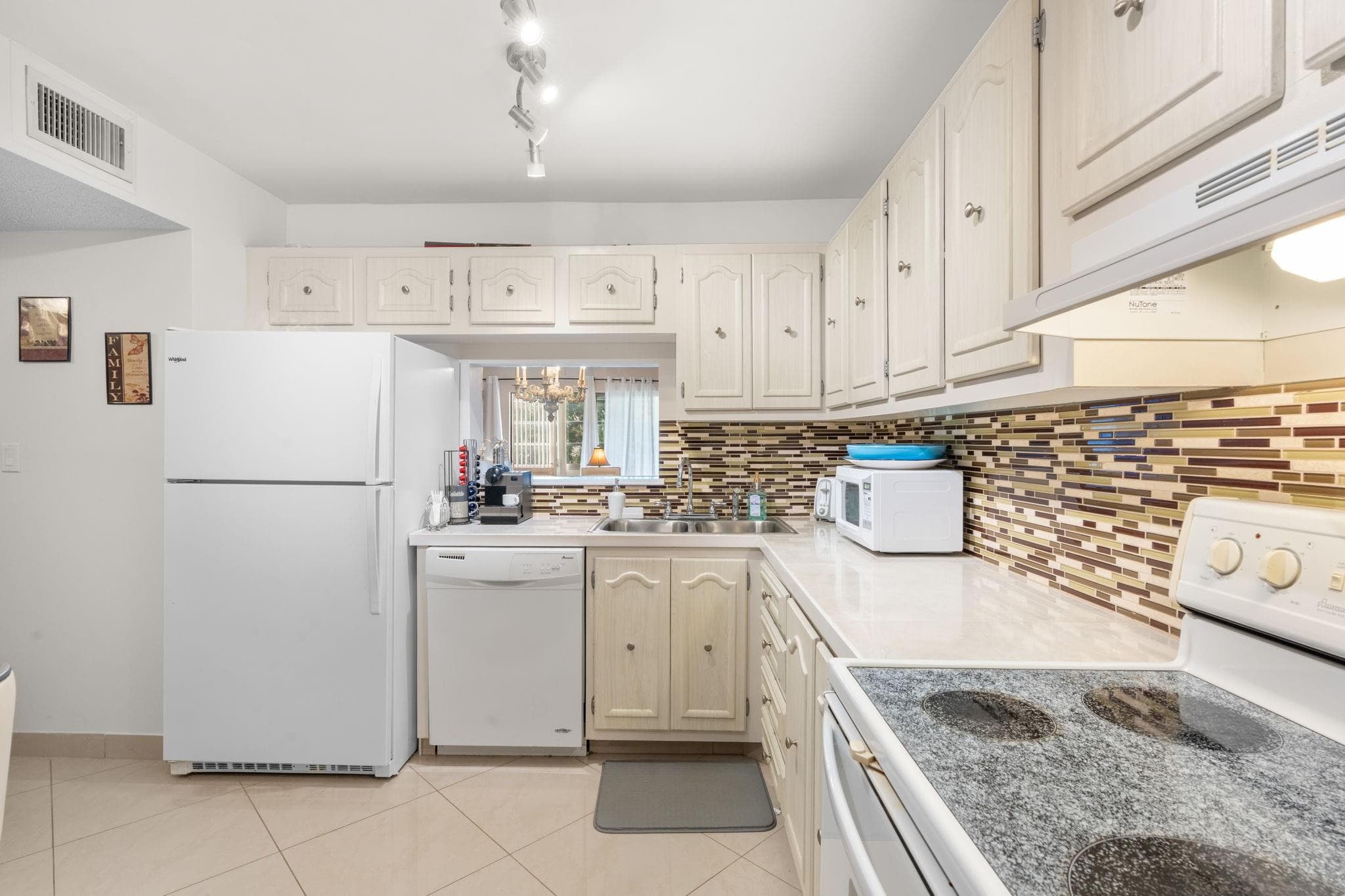 4191 NW 41st Street 214, Lauderdale Lakes, FL 33319 — photo 8 of 34