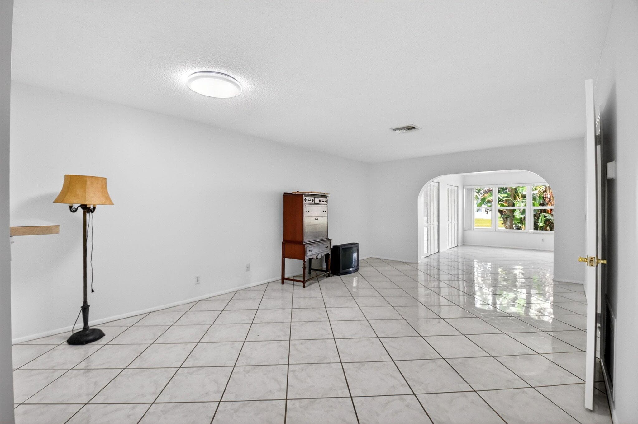 2886 E Fernley Dr Drive E 9, West Palm Beach, FL 33415 — photo 4 of 42