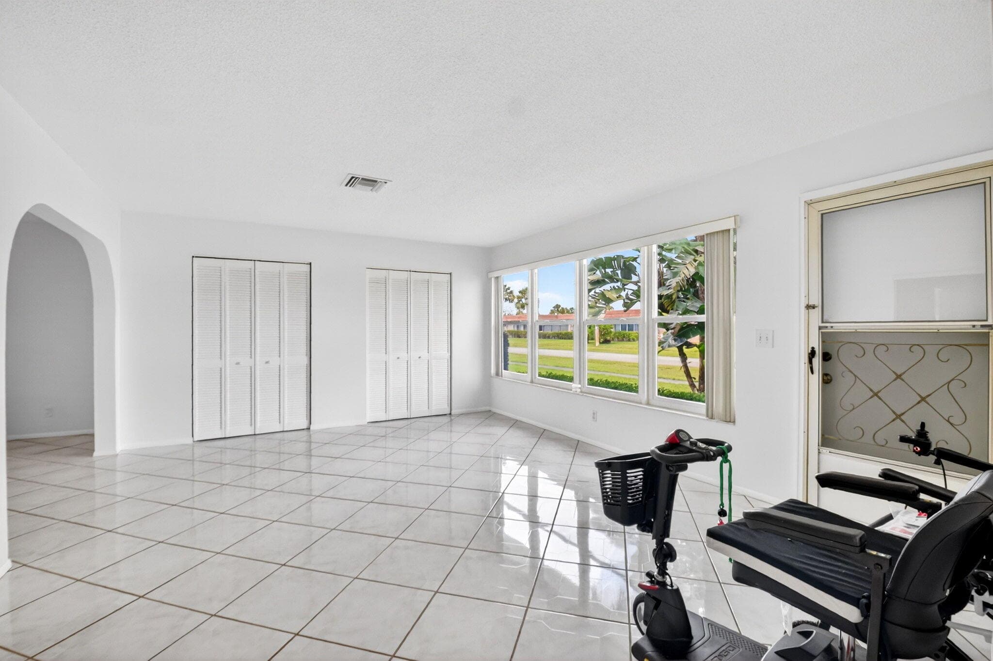 2886 E Fernley Dr Drive E 9, West Palm Beach, FL 33415 — photo 16 of 42