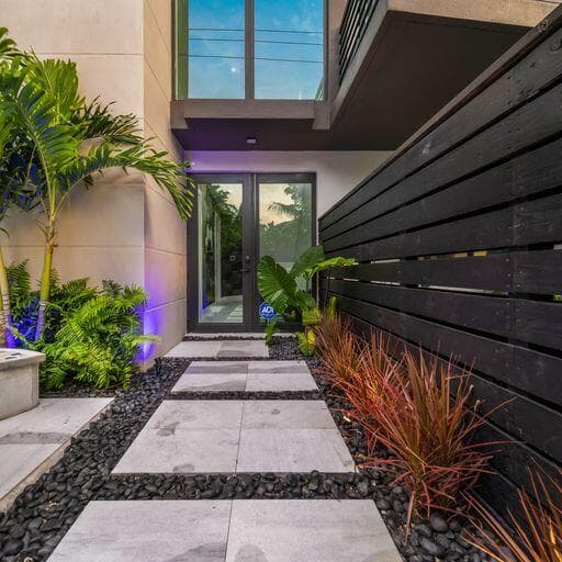 1058 N Victoria Park Road N, Fort Lauderdale, FL 33304 — photo 1 of 28