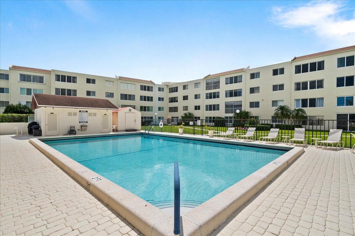 6768 N 10th Avenue 410, Lake Worth, FL 33467 — photo 19 of 37