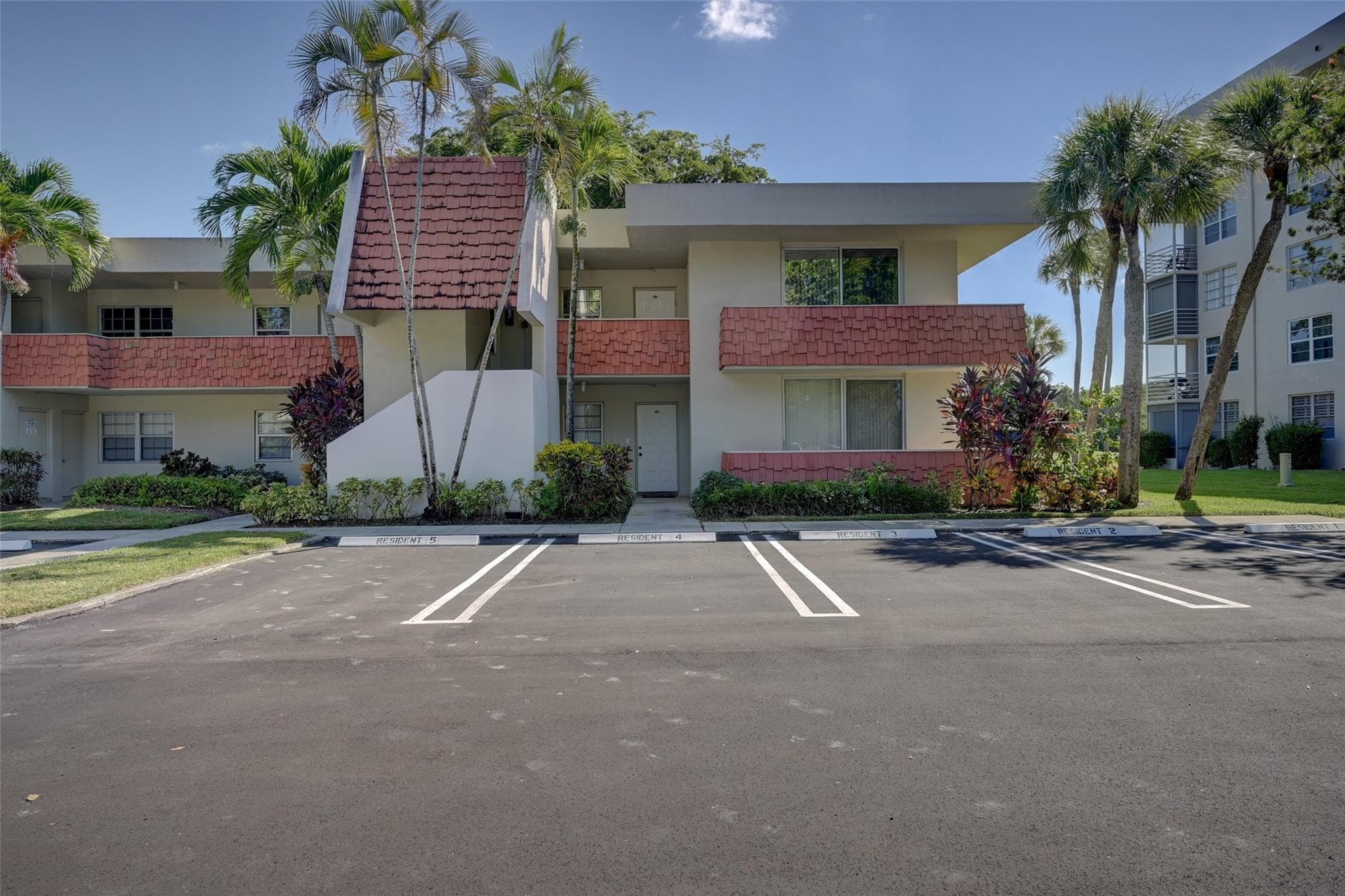 823 Cypress Boulevard 201, Pompano Beach, FL 33069 — photo 2 of 19