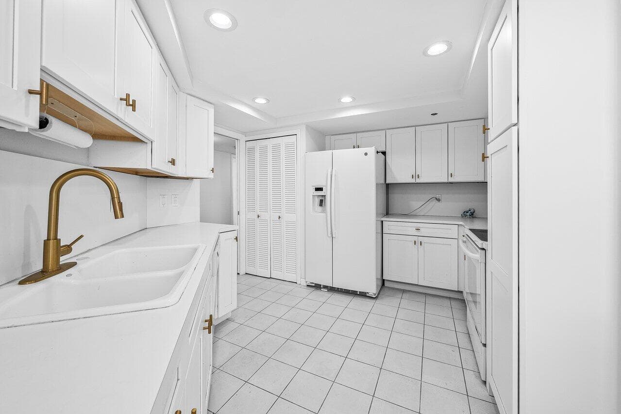 3560 S Ocean Boulevard 809, South Palm Beach, FL 33480 — photo 10 of 40