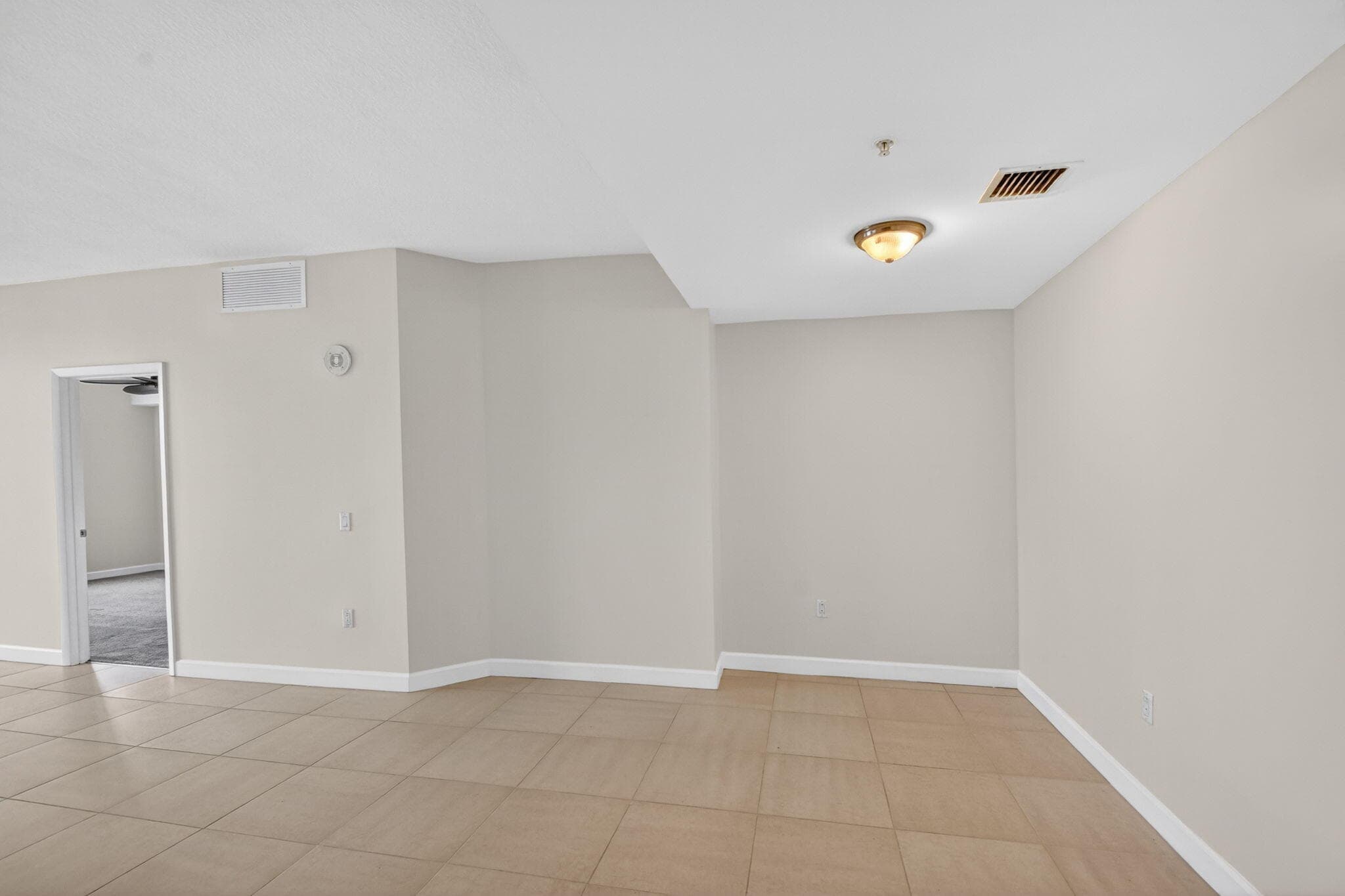 410 Evernia Street 630, West Palm Beach, FL 33401 — photo 4 of 57