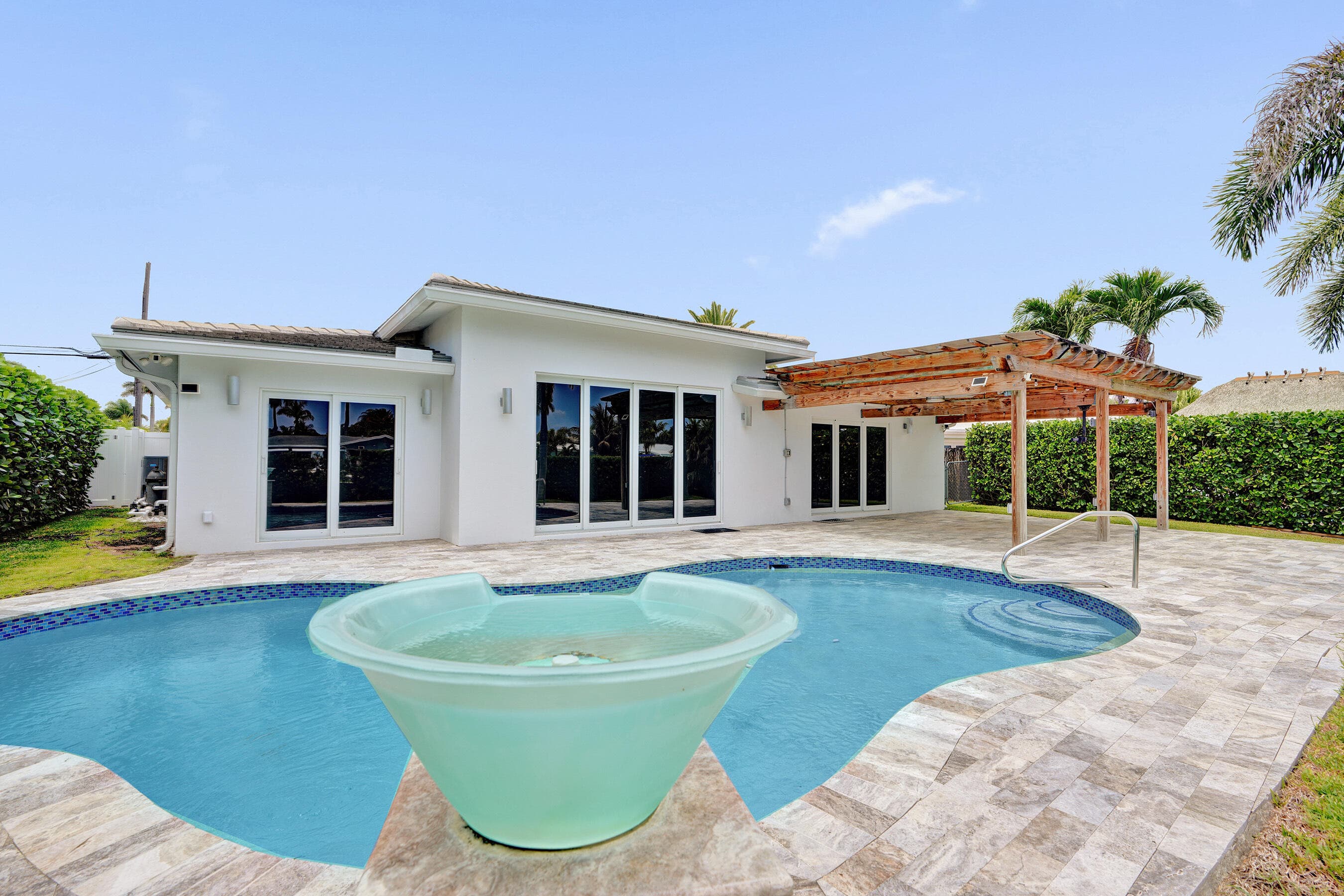 320 SE 5th Avenue, Pompano Beach, FL 33060 — photo 10 of 61