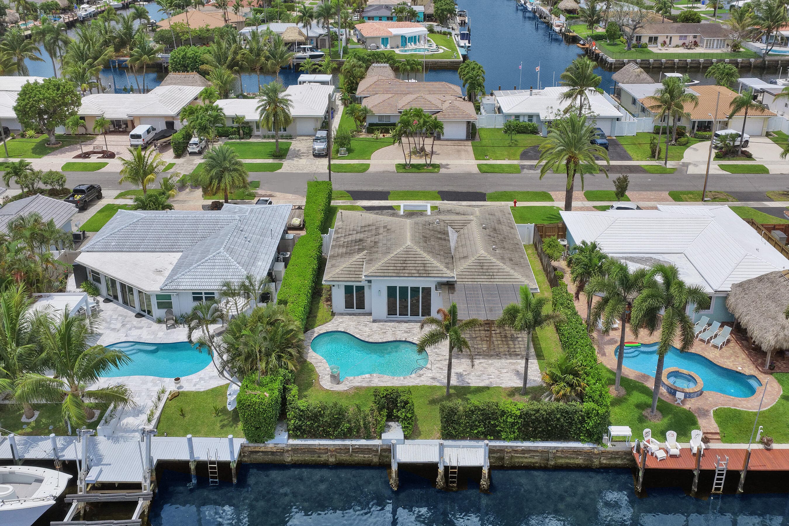 320 SE 5th Avenue, Pompano Beach, FL 33060 — photo 1 of 61