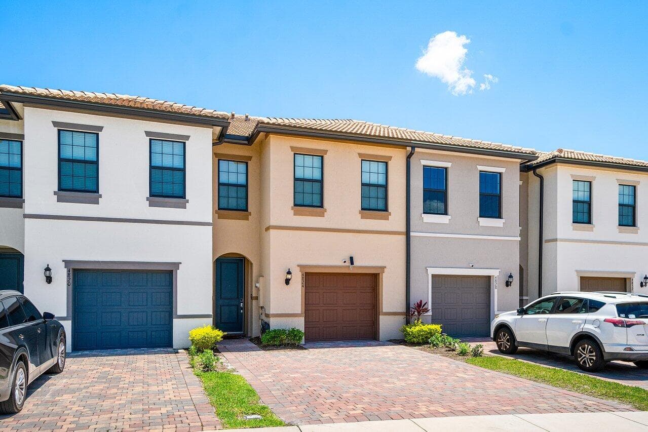 4824 Chantilly Road, Lake Worth, FL 33467 — photo 3 of 36