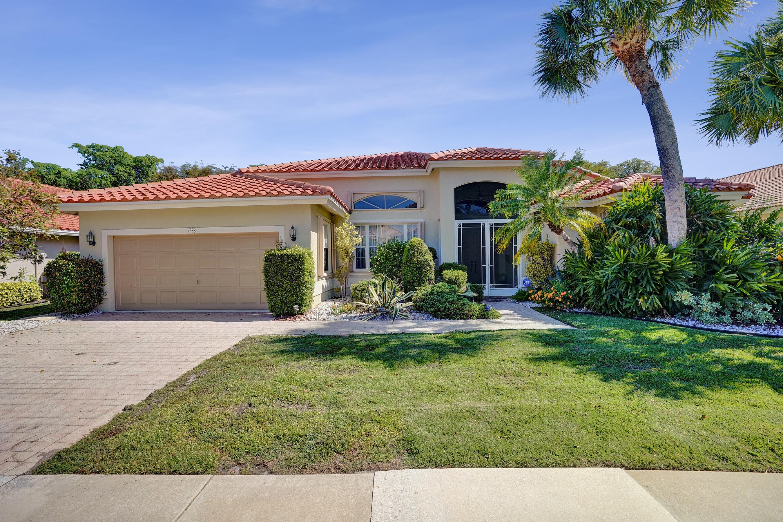 7338 Falls Road W, Boynton Beach, FL 33437 — photo 3 of 54