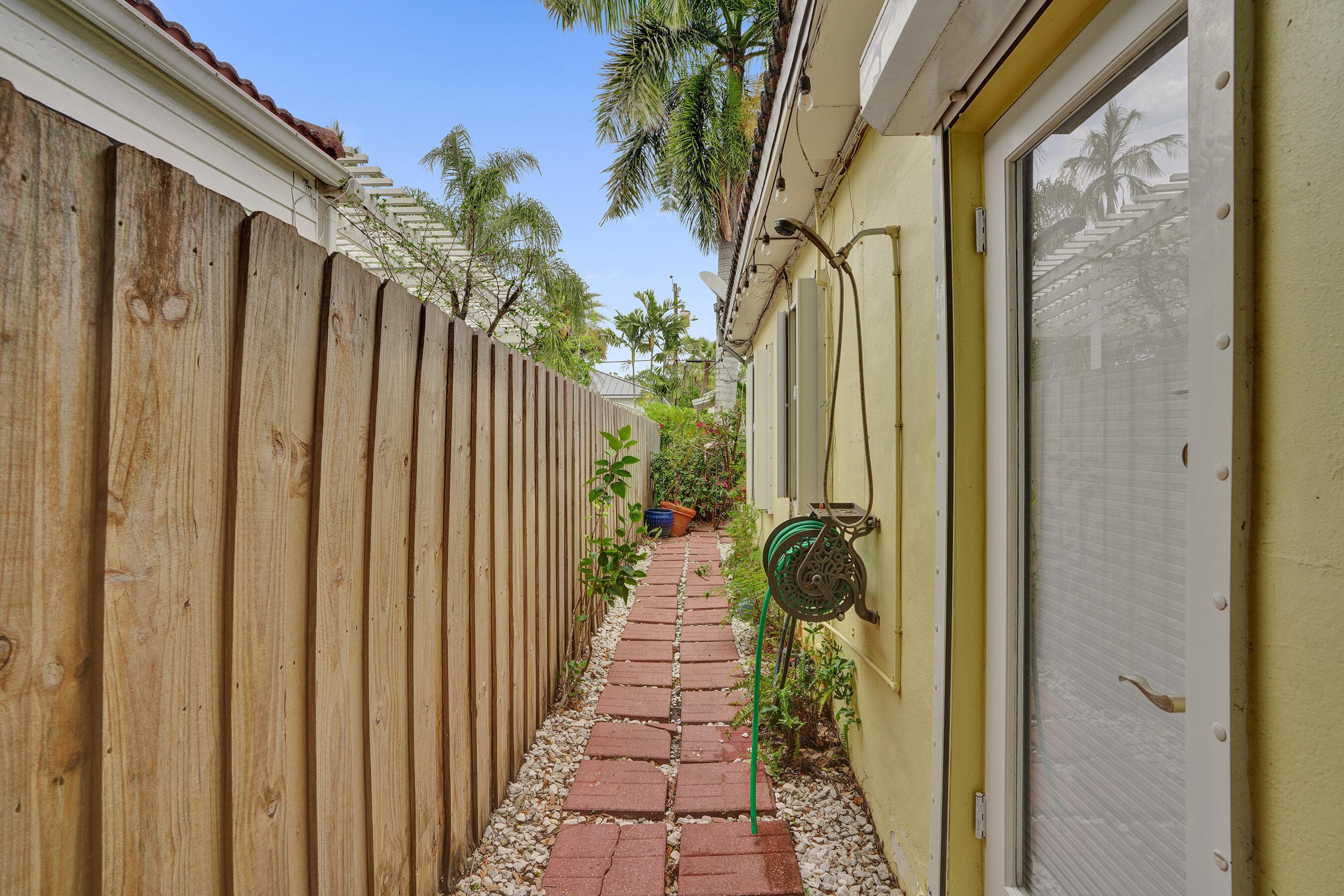530 NE 11th Avenue, Fort Lauderdale, FL 33301 — photo 40 of 58