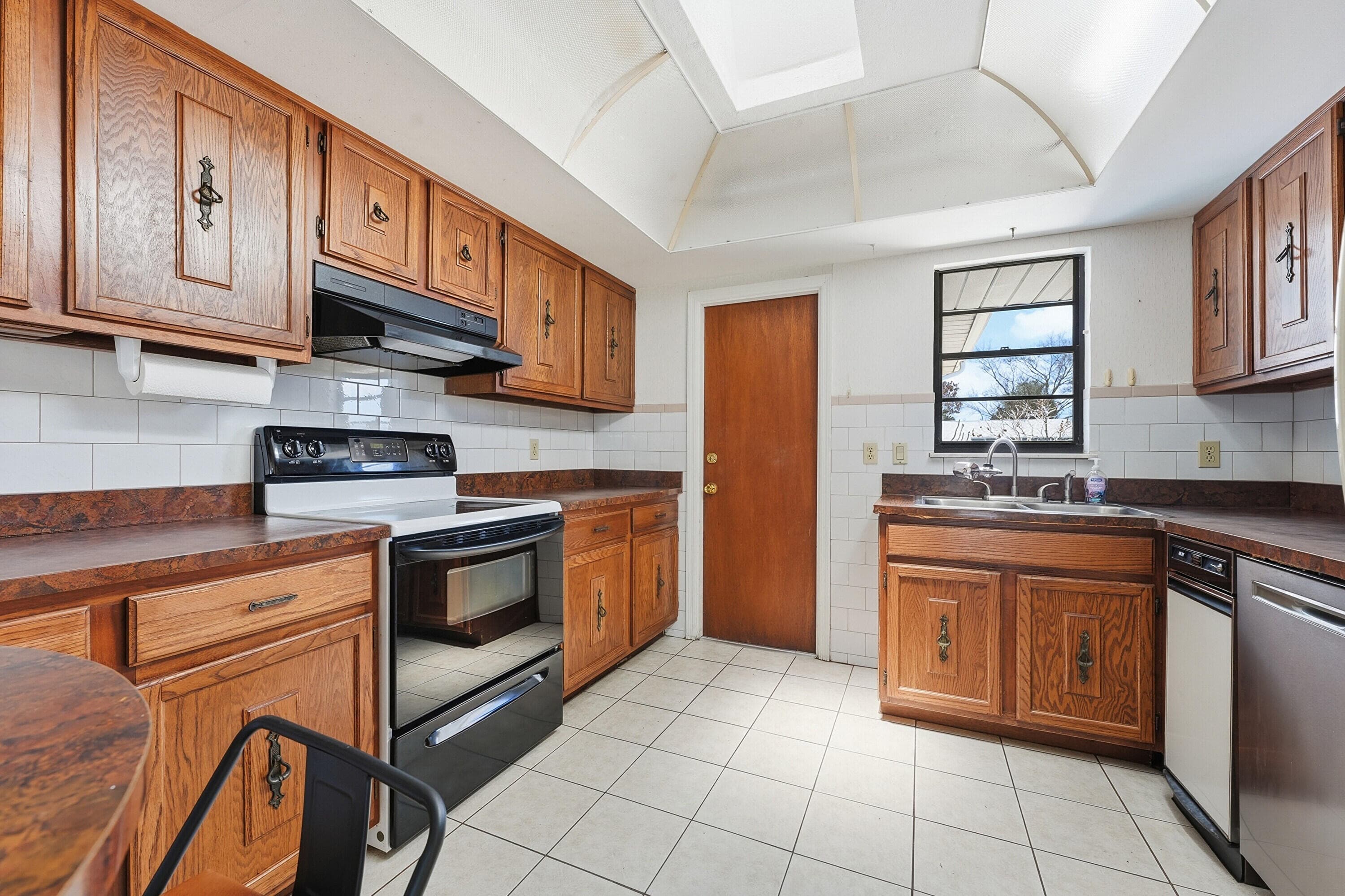 814 SE Celtic Avenue, Port St. Lucie, FL 34983 — photo 10 of 44
