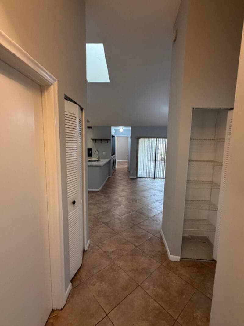 3076 S Oakland Forest Drive 503, Oakland Park, FL 33309 — photo 3 of 13