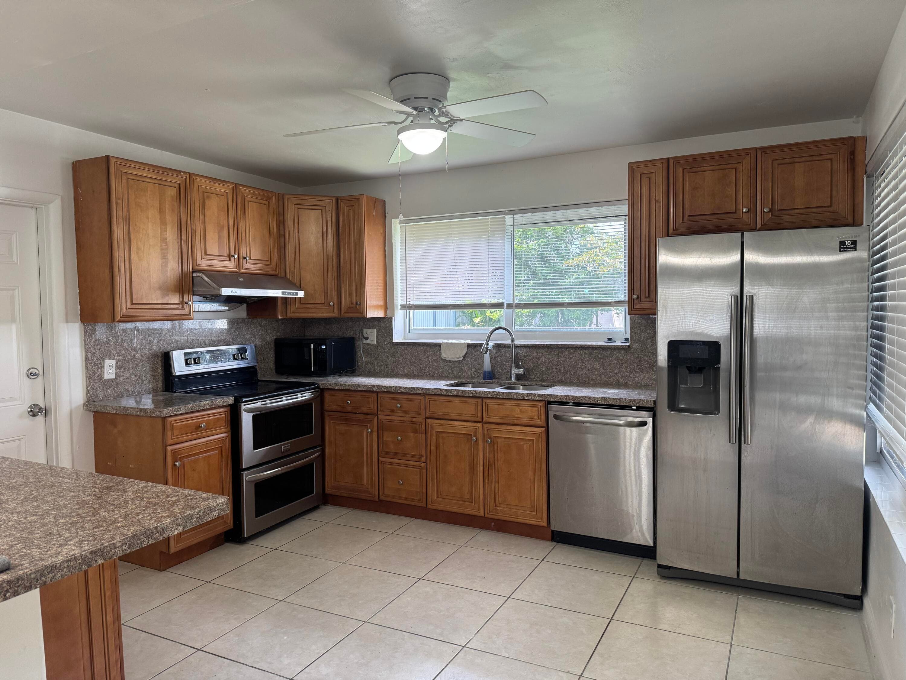 7821 NW 14th Street, Pembroke Pines, FL 33024 — photo 6 of 18