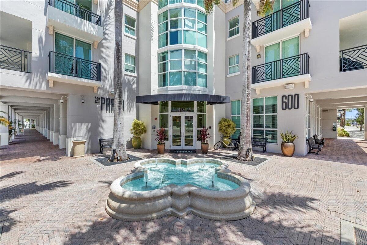 600 S Dixie Highway 401, West Palm Beach, FL 33401 — photo 1 of 33