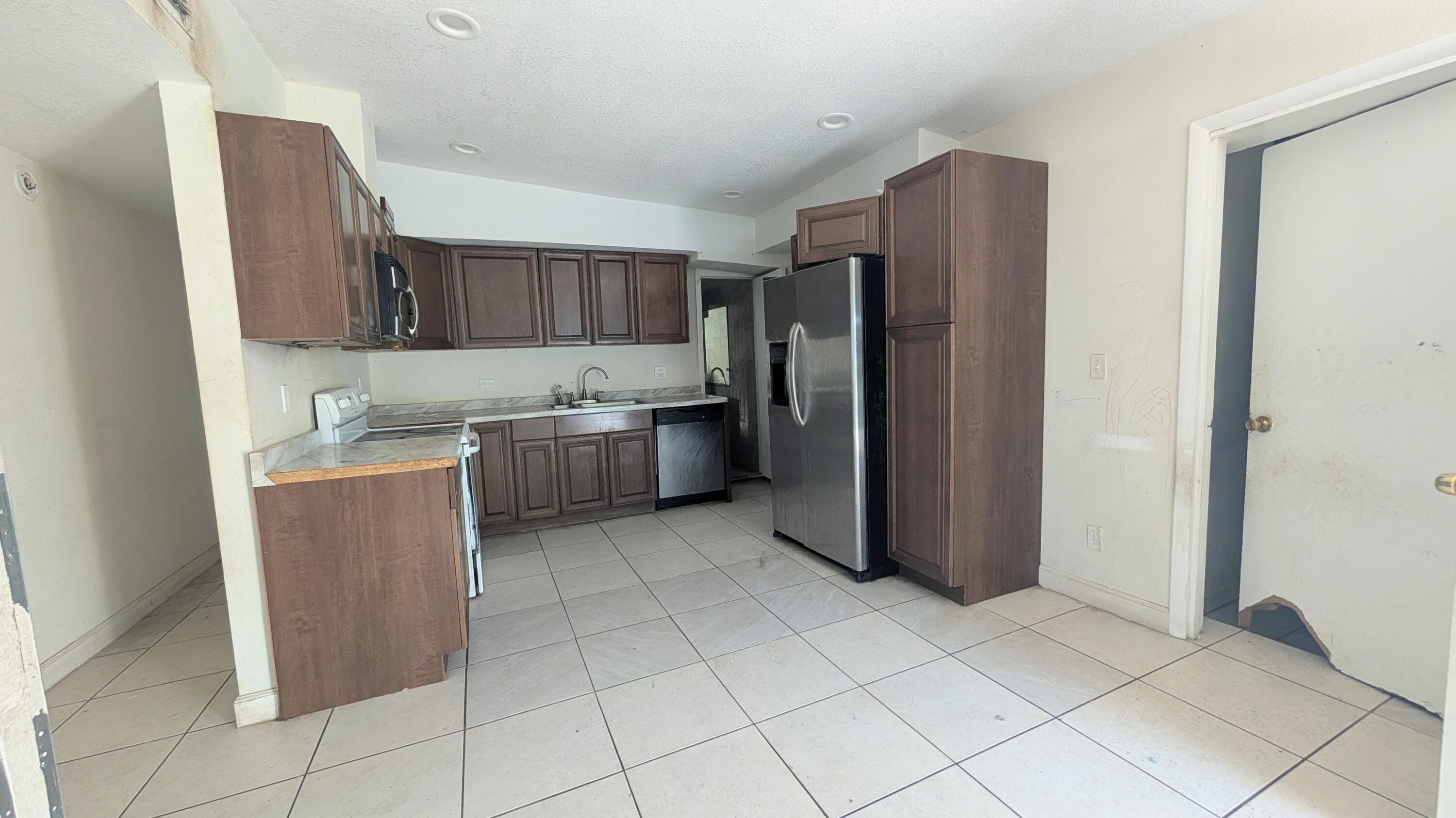 490 Tulip Tree Drive, Lake Worth, FL 33462 — photo 4 of 12