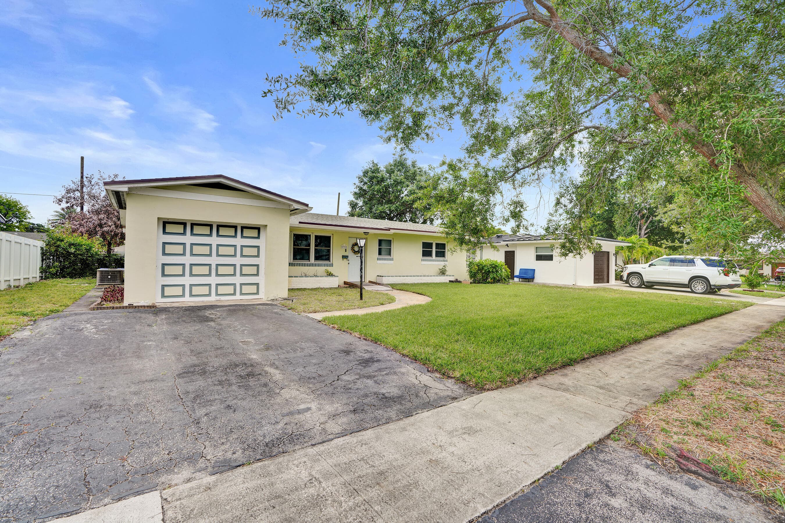 731 SW 71st Terrace, Pembroke Pines, FL 33023 — photo 2 of 66