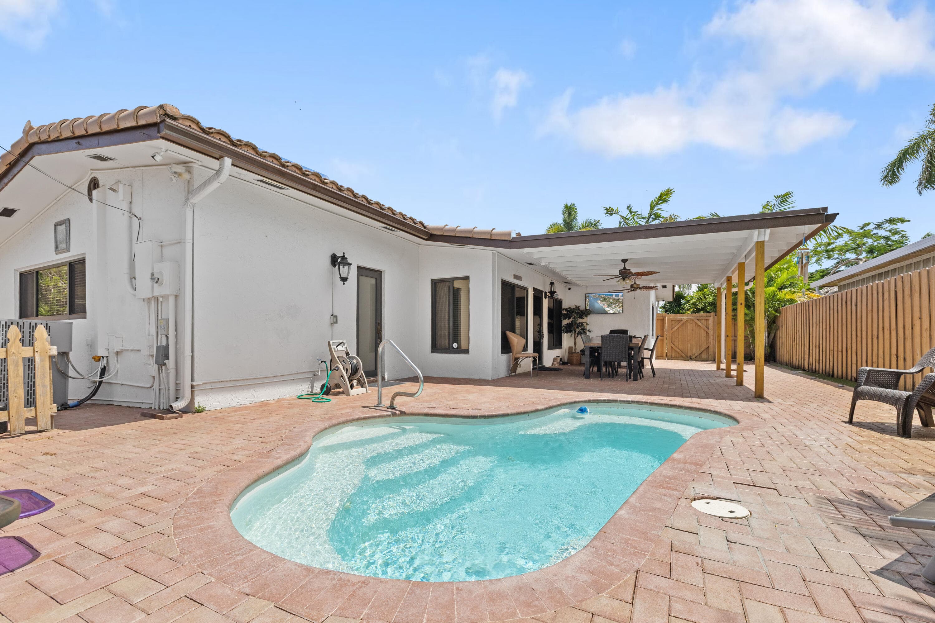 3211 Seaward Drive, Lauderdale-By-The-Sea, FL 33062 — photo 8 of 25