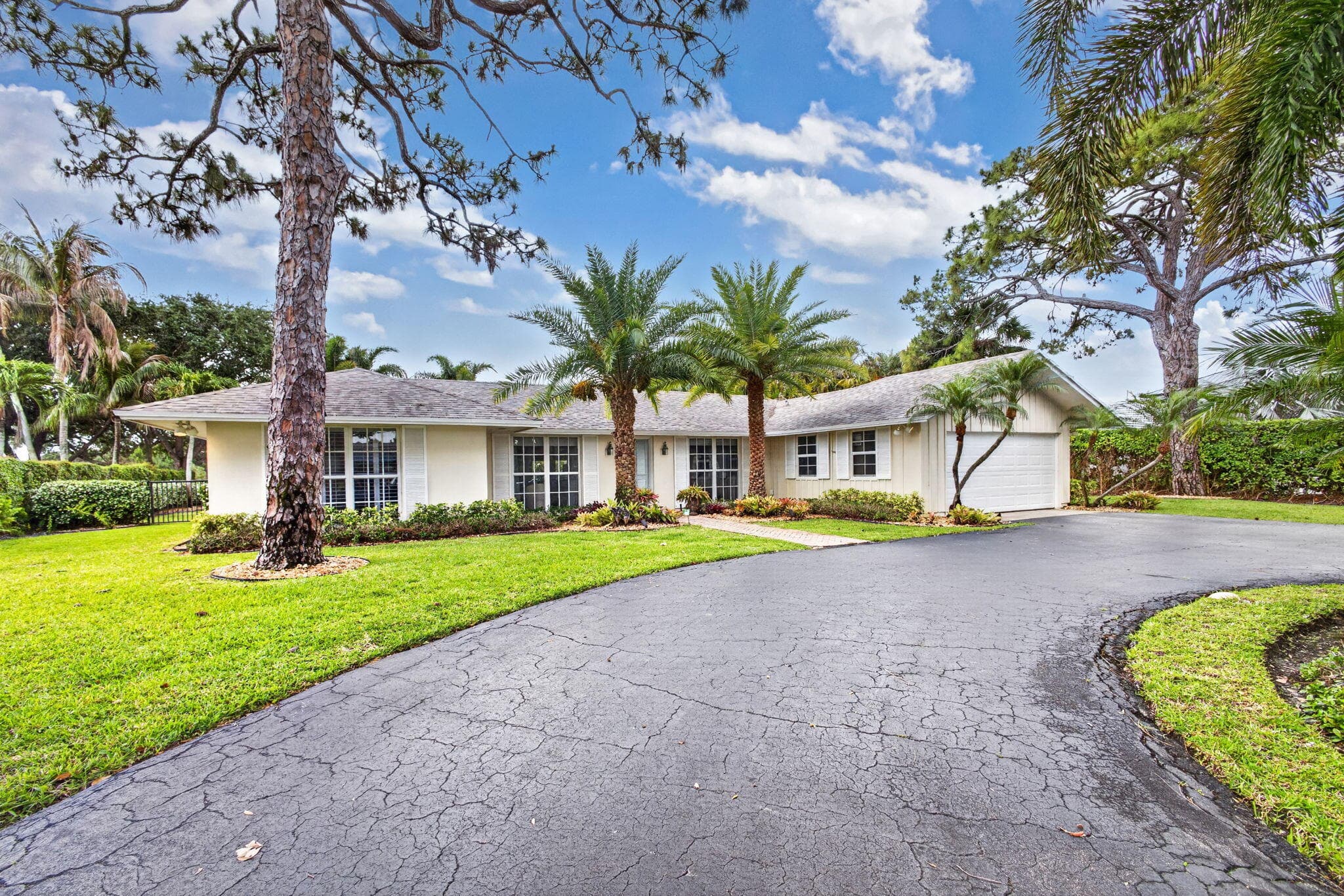 291 Country Club Drive, Tequesta, FL 33469 — photo 3 of 38
