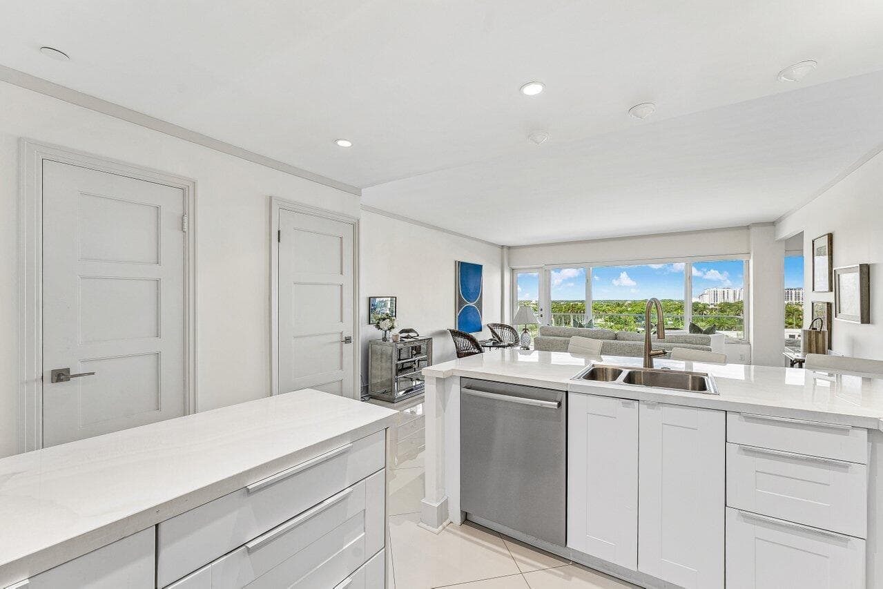 701 E Camino Real Apt 9g, Boca Raton, FL 33432 — photo 7 of 55