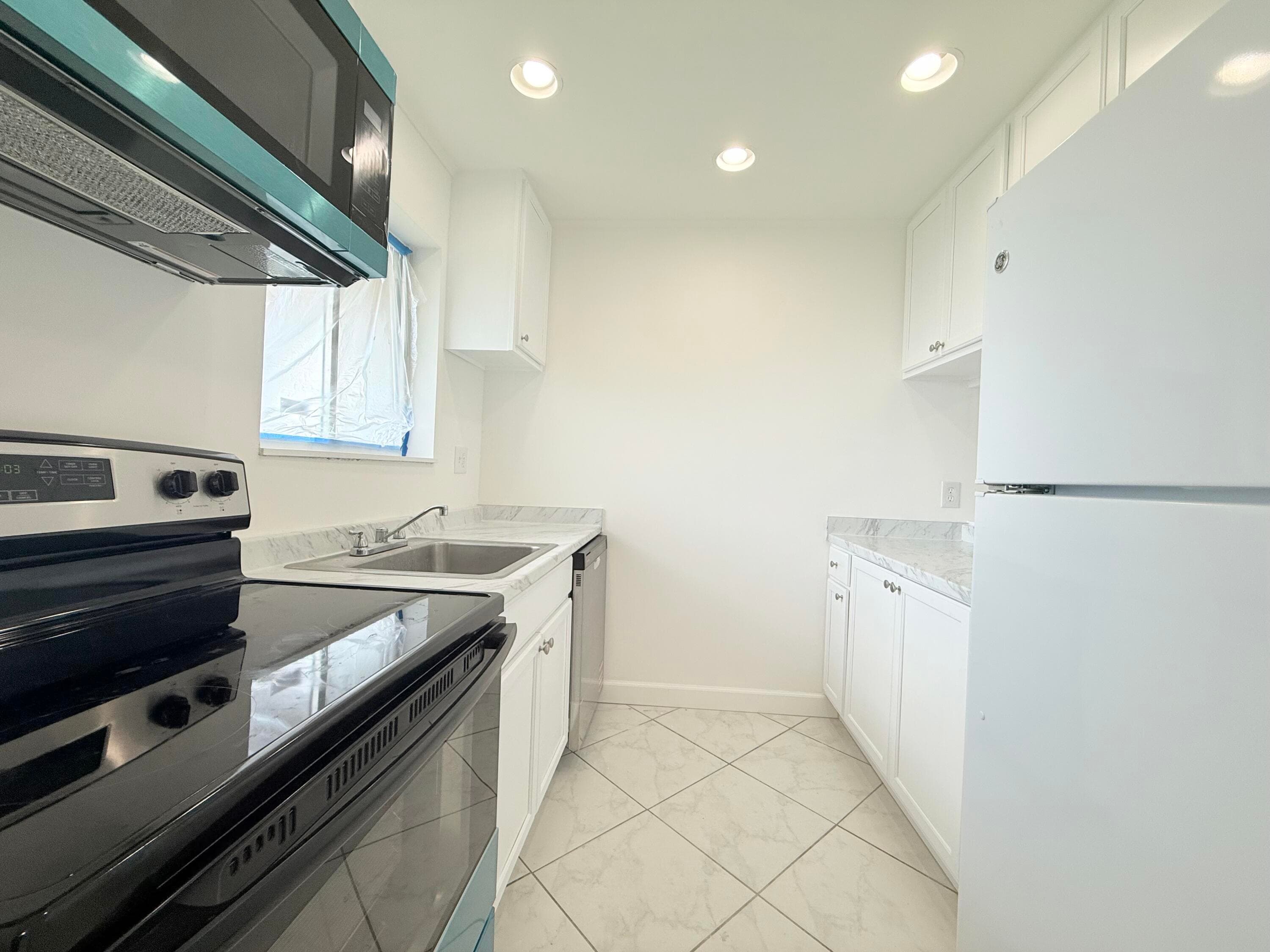 6106 Forest Hill Boulevard 204, West Palm Beach, FL 33415 — photo 4 of 18