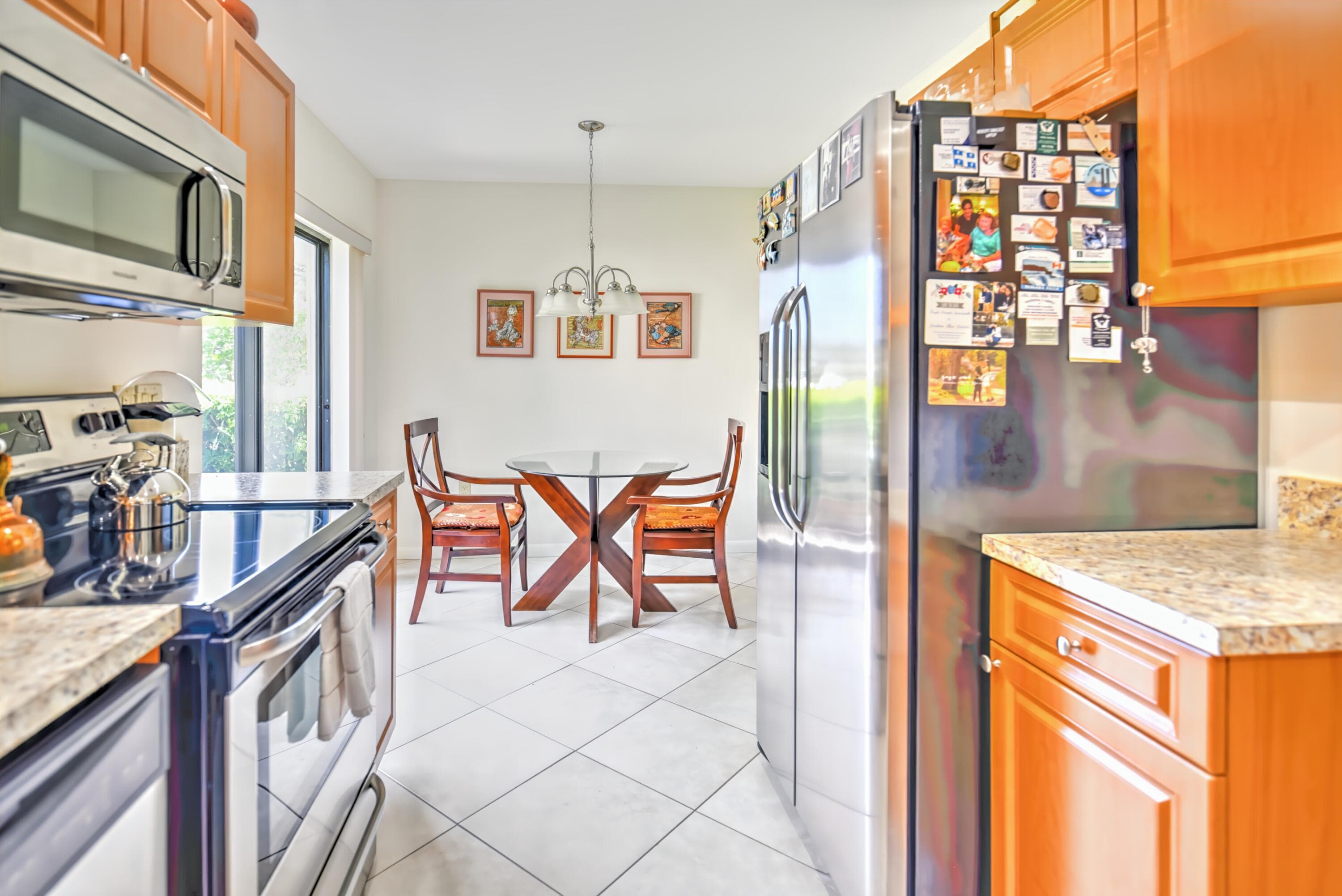 28 W Stratford Ln W C, Boynton Beach, FL 33436 — photo 4 of 24