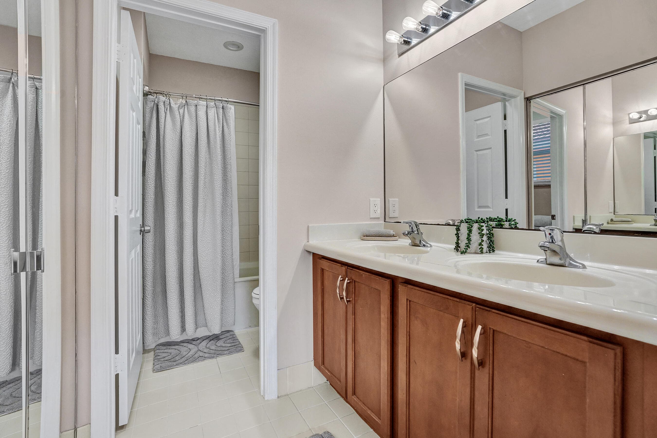 1825 Sonrisa Street 1825, Riviera Beach, FL 33404 — photo 11 of 32
