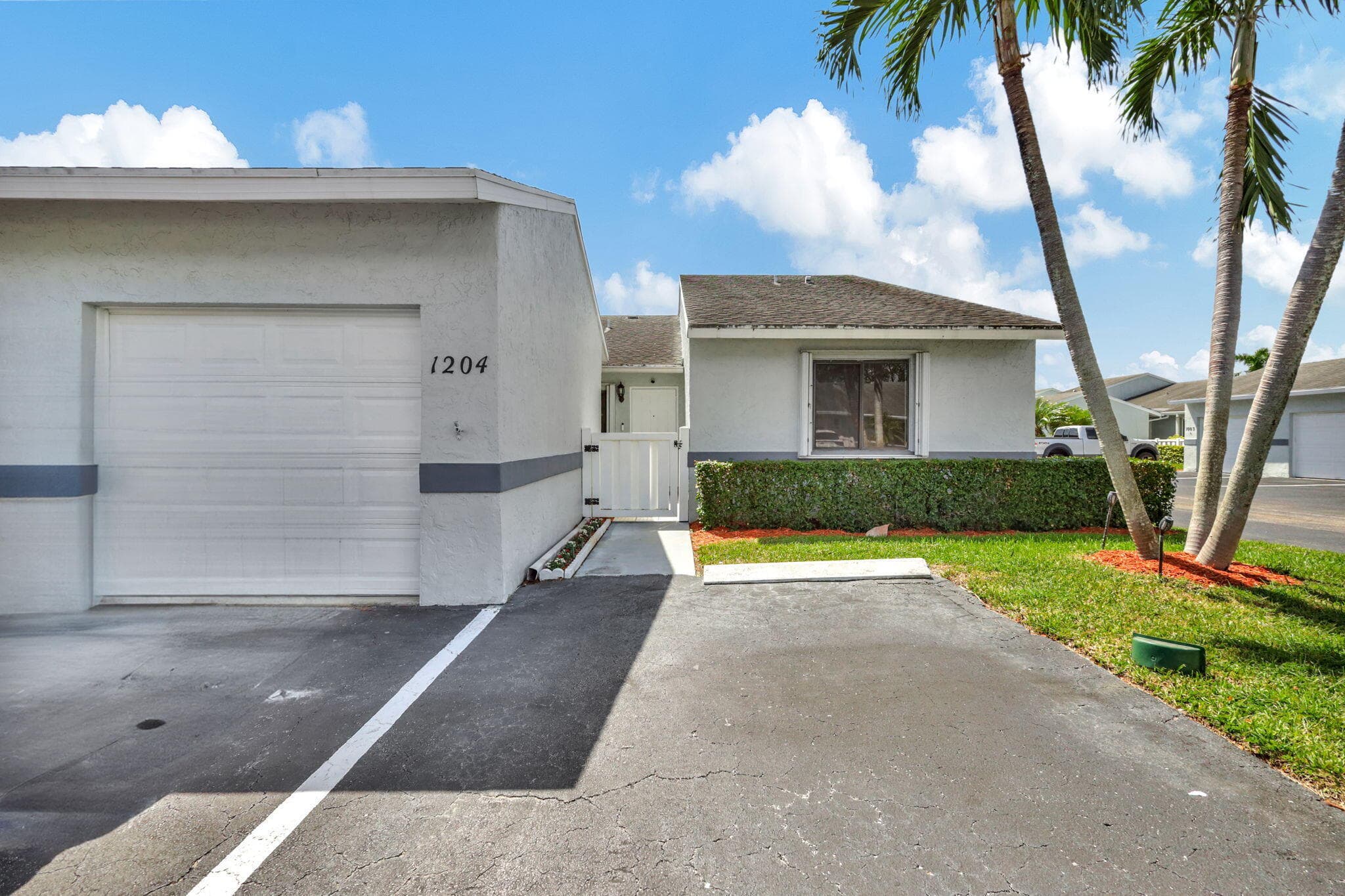 2640 W Gately Dr Drive W 1204, West Palm Beach, FL 33415 — photo 1 of 17