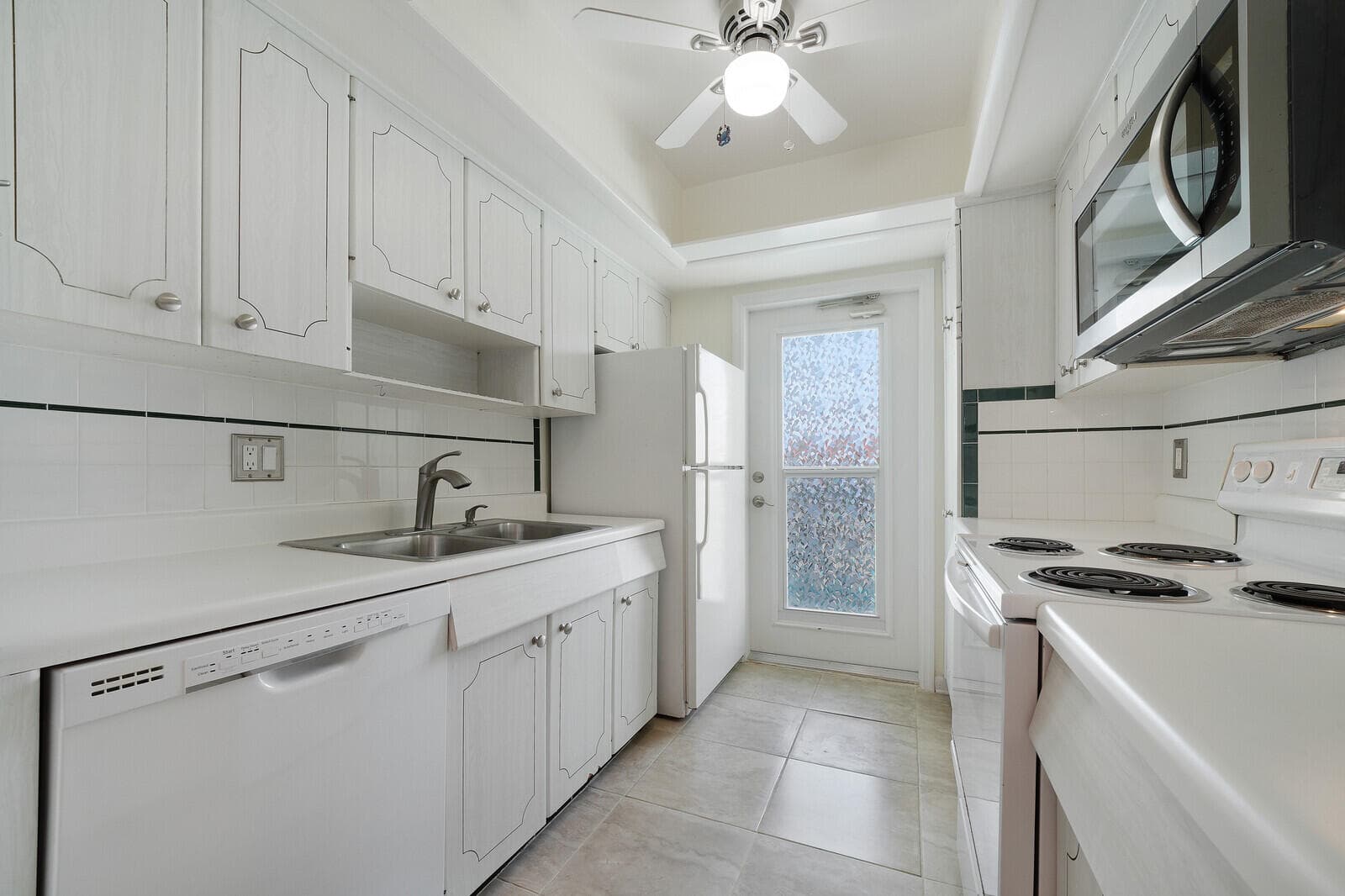 37 Yacht Club Drive Unit 202, North Palm Beach, FL 33408 — photo 10 of 35