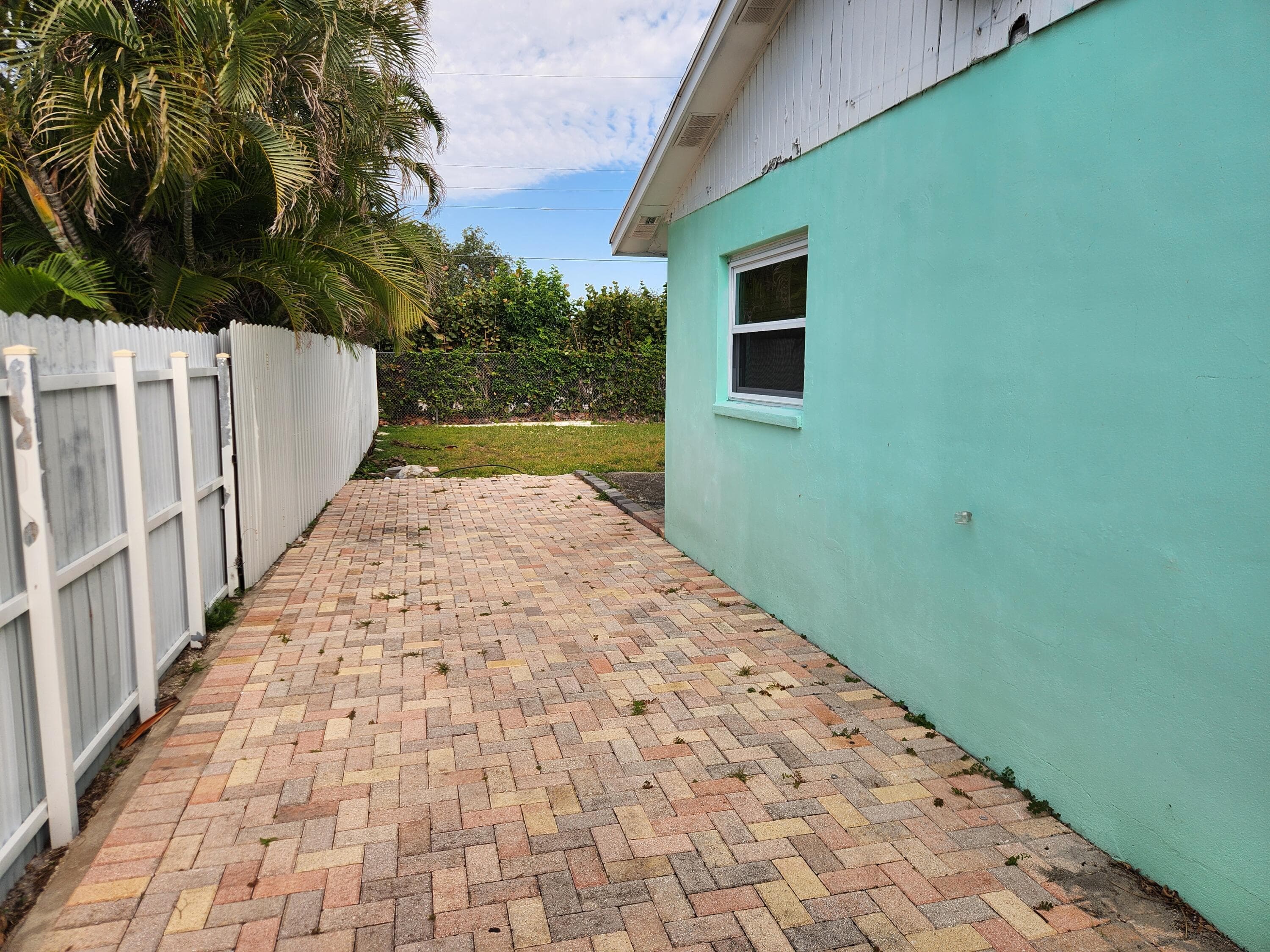 605 S 12th Street, Lantana, FL 33462 — photo 1 of 15